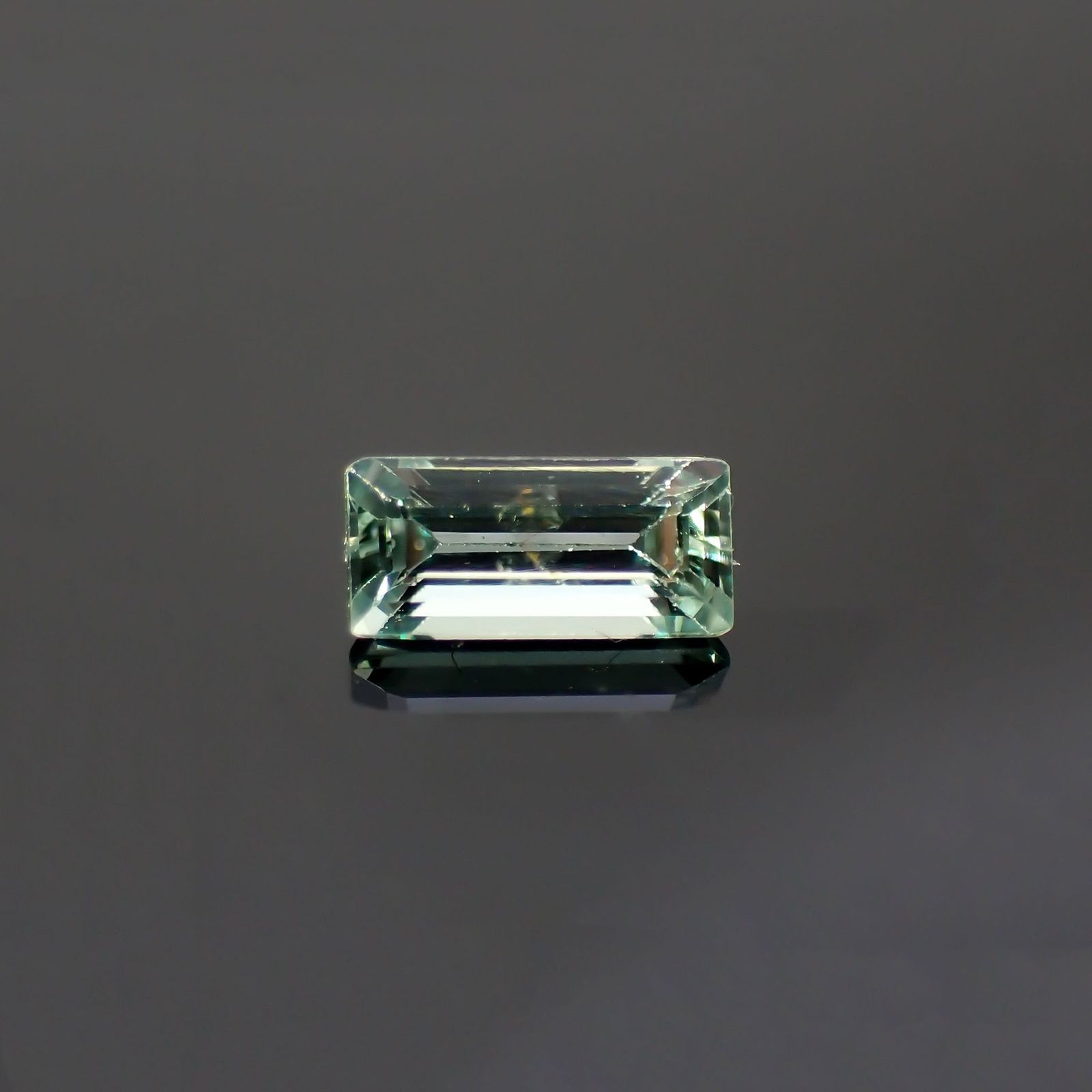 グリーンクリソベリル(宝石名クリソベリル)スリランカ/マダガスカル産 識別済 0.30ct / 5.3x2.5mm前後 [220114474]