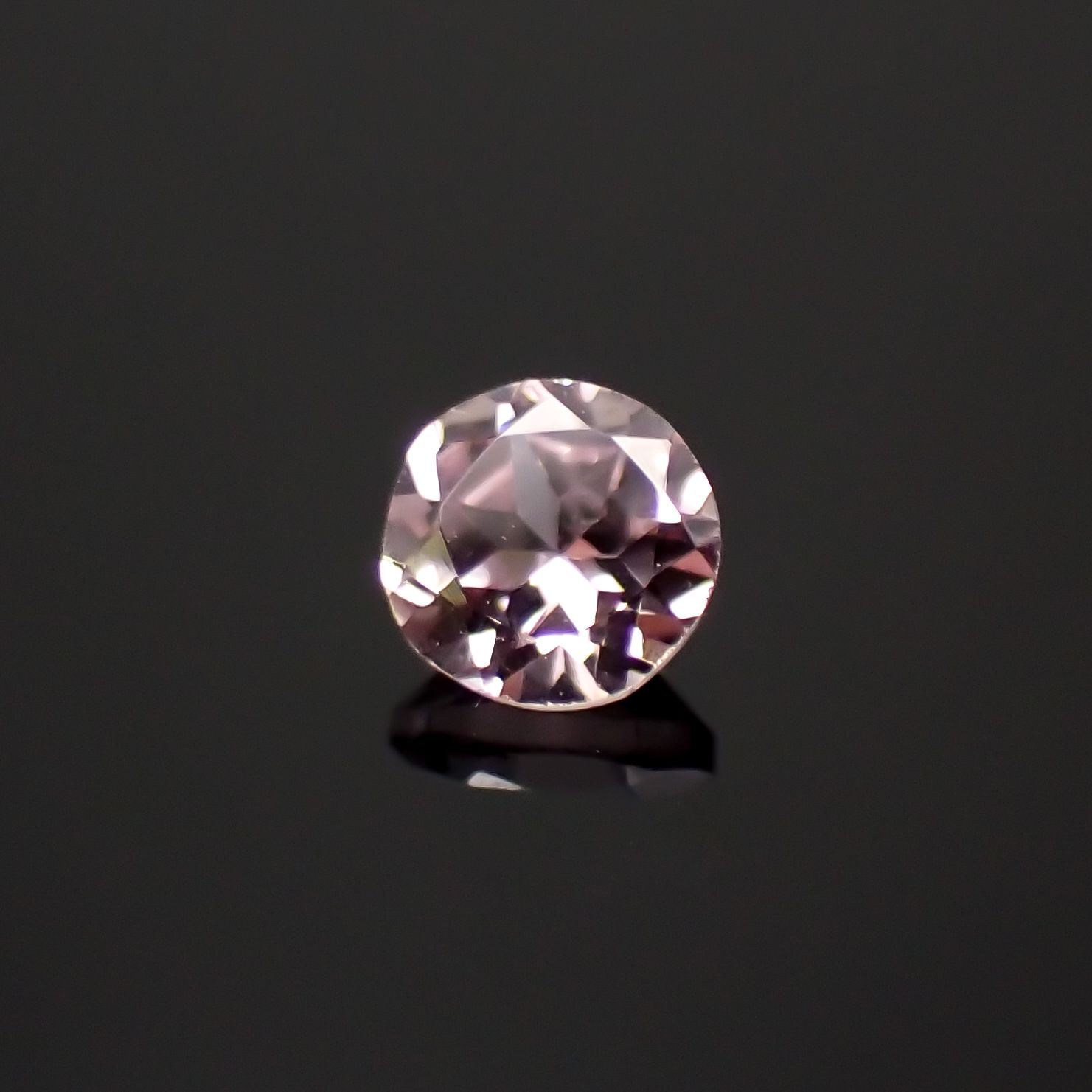 ドラゴンガーネット タンザニア産 0.21ct[230421441]3.3x3.3mm前後