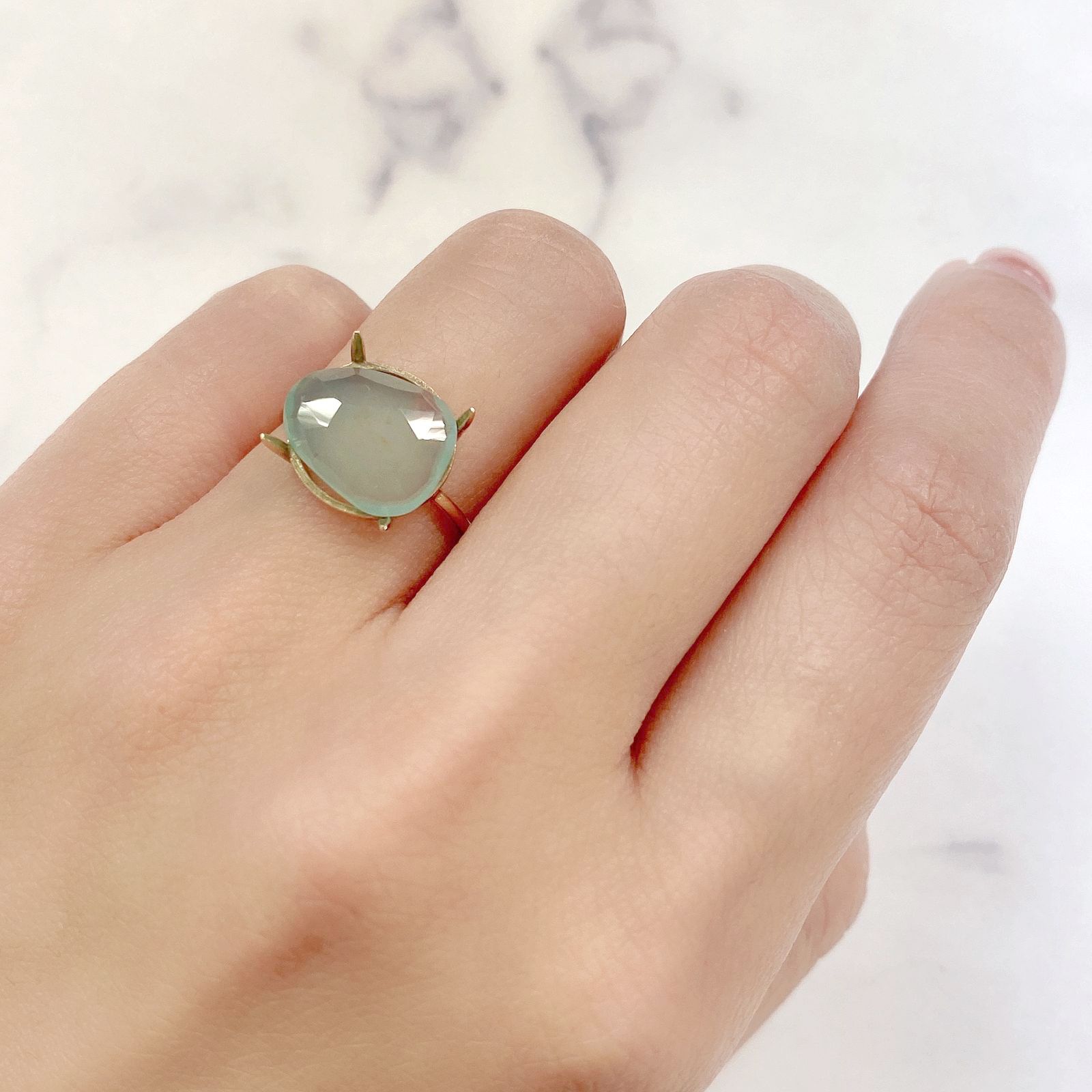 ◇フリーフォーム・ローズカット◇アクアプレーズ(宝石名ブルー グリーン・カルセドニー)南アフリカ産 2.79ct 識別済[230421886]12.4x10.1mm前後