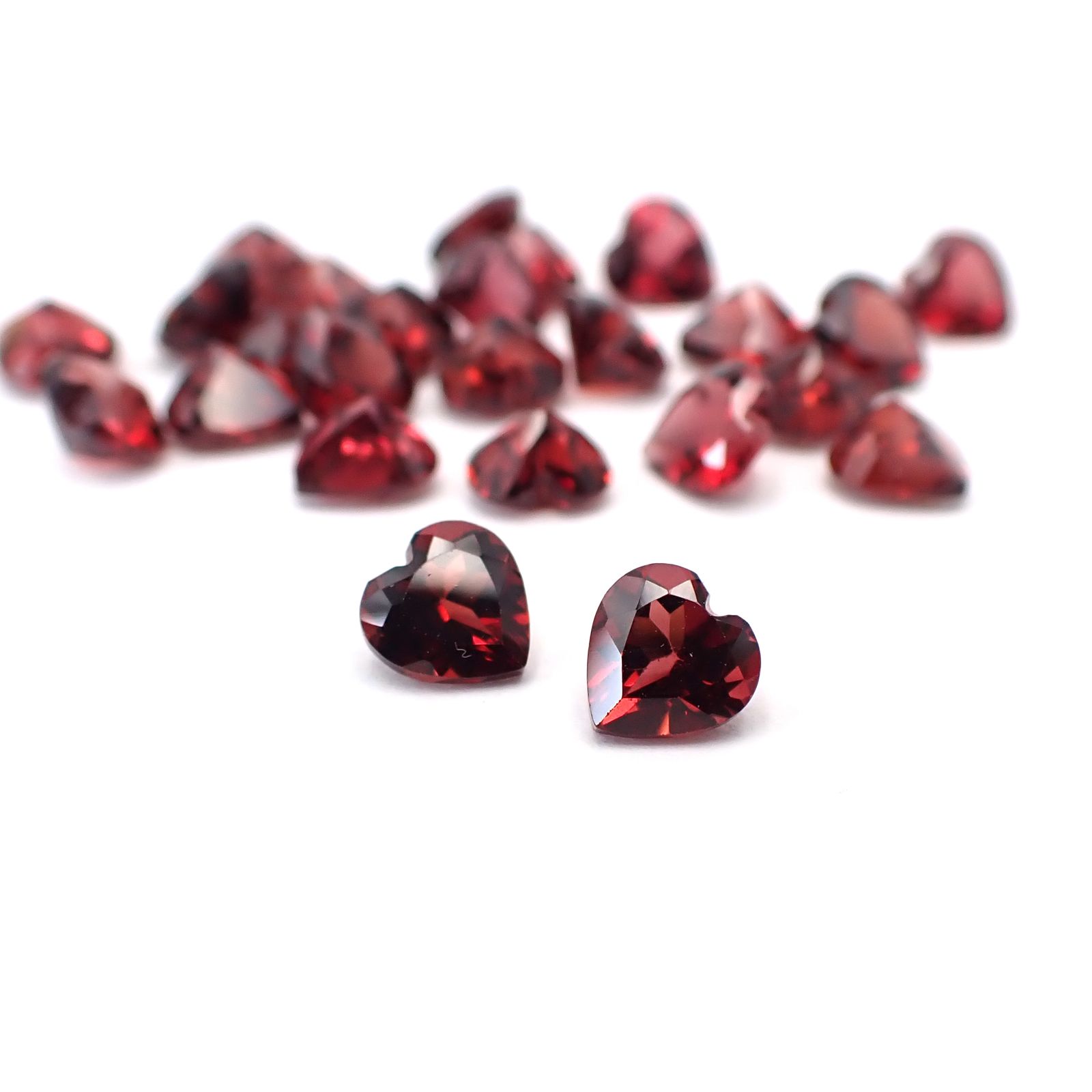 ◇ランダムセレクト◇パイロープアルマンディンガーネット モザンビーク産 約0.65ct / 5.1x5.1mm前後 [260532212]