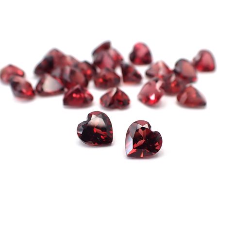 ◇ランダムセレクト◇パイロープアルマンディンガーネット モザンビーク産 約0.65ct / 5.1x5.1mm前後 [260532212]