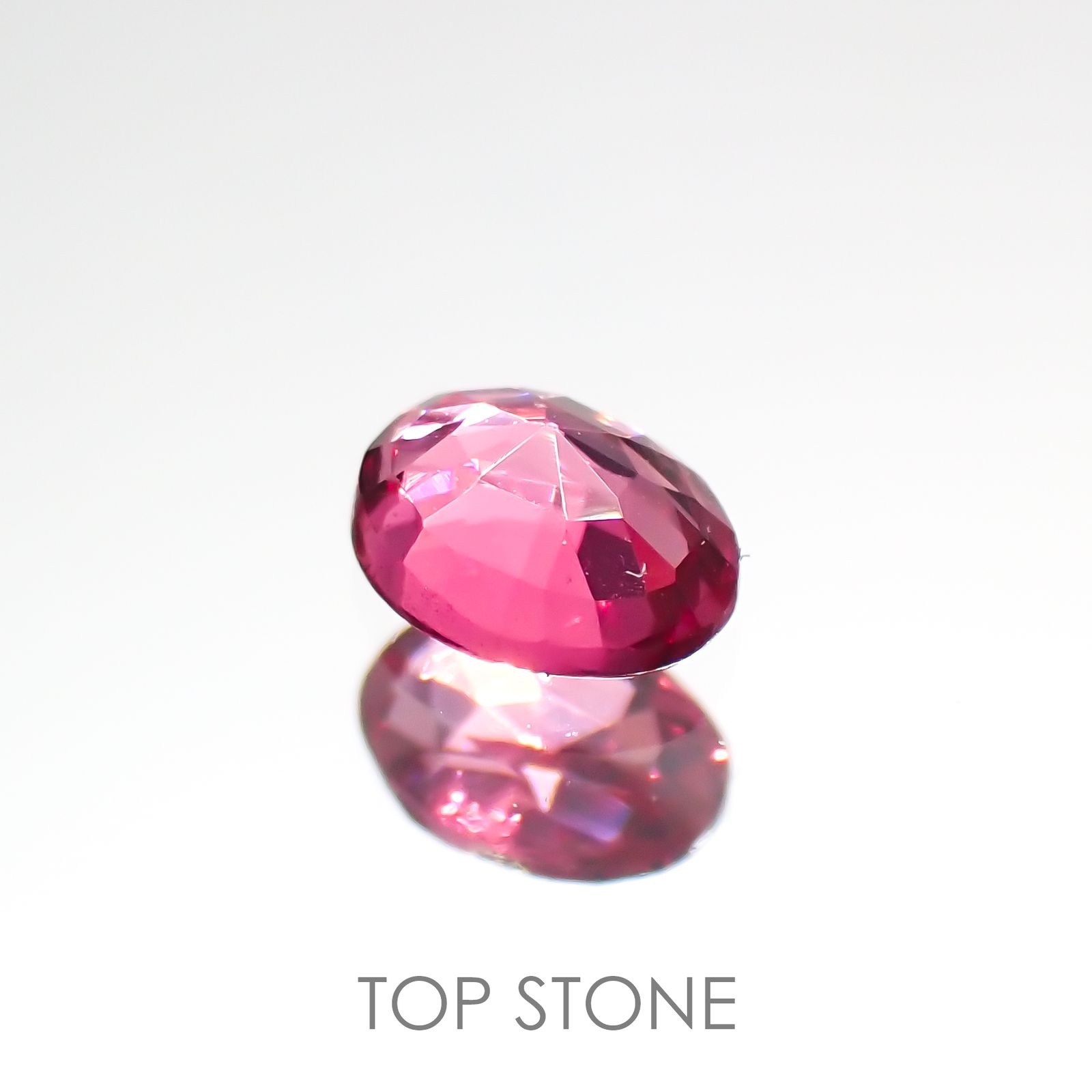 ホットピンクスピネル(宝石名ピンク・スピネル)タンザニア産 0.19ct 識別済[220114134]3.9x3mm前後