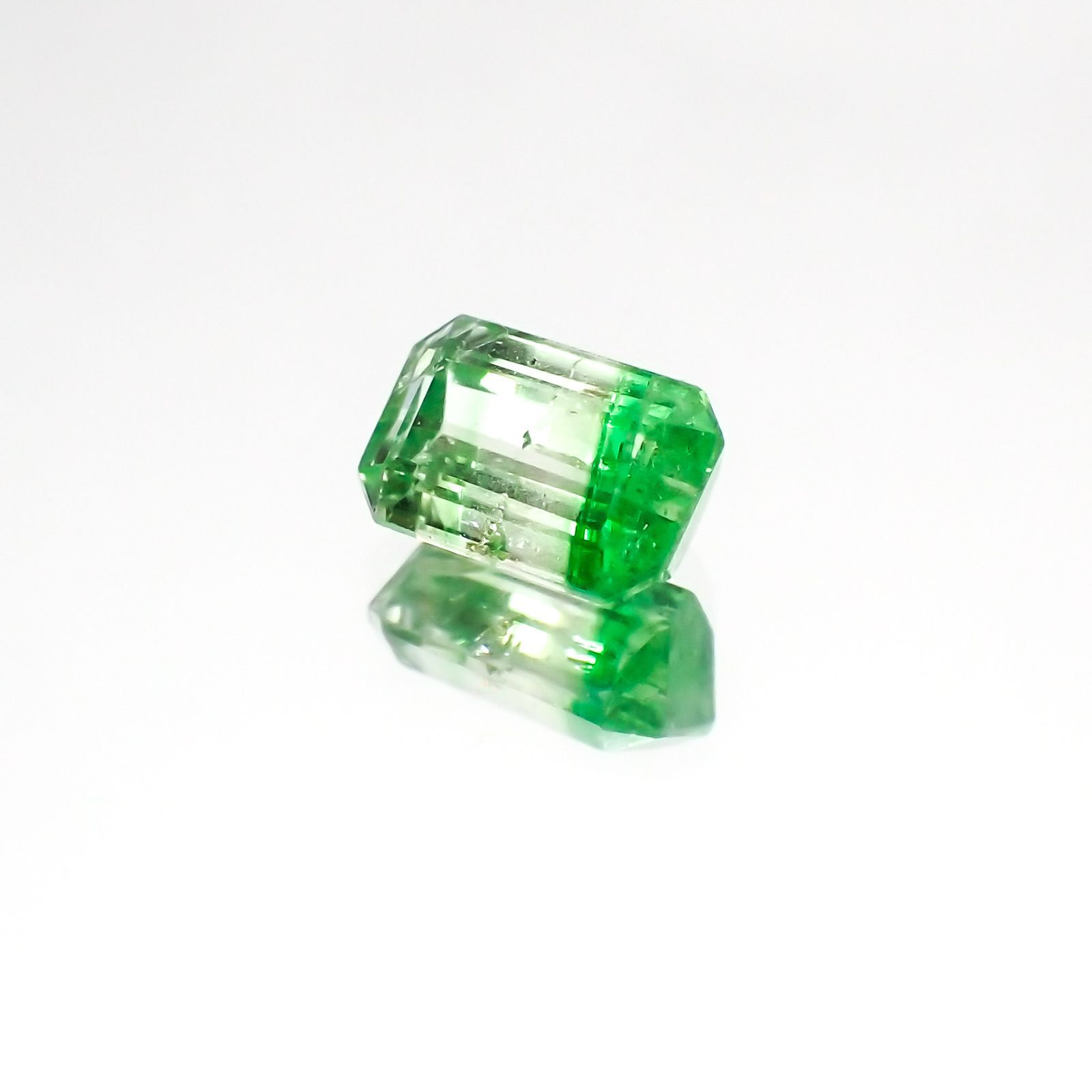 バイカラーツァボライト(宝石名グリーン グロッシュラー・ガーネット)タンザニア産 1.00ct 識別済[231124259]6.6x4.3mm前後