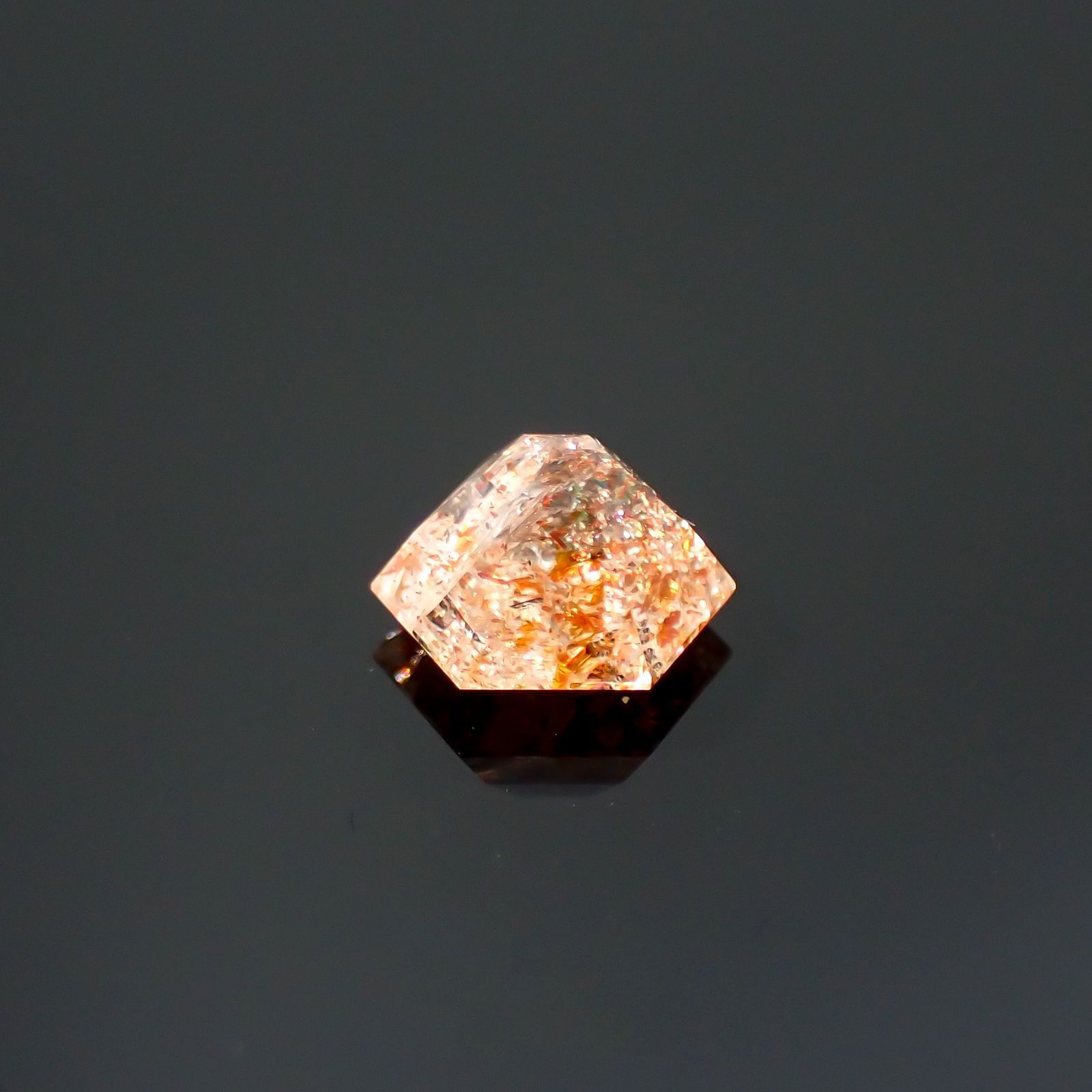 ◇ヘキサゴンカット◇イリュージョンサンストーン インド産 0.58ct / 5.1x5mm前後 [260215487]