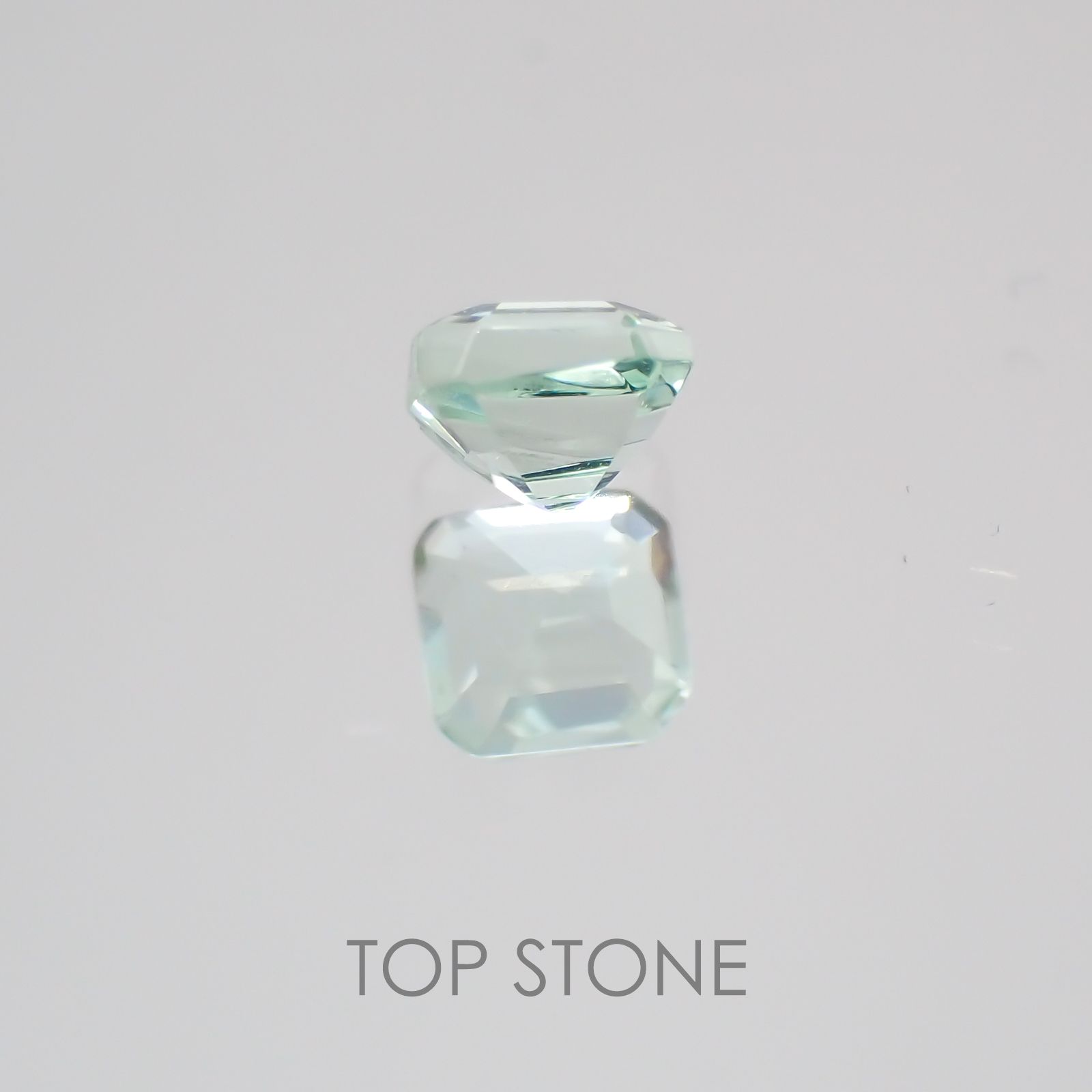 ミントベリル(宝石名グリーン・ベリル) ブラジル産 0.18ct 識別済[21059709]3.5×3.5mm前後