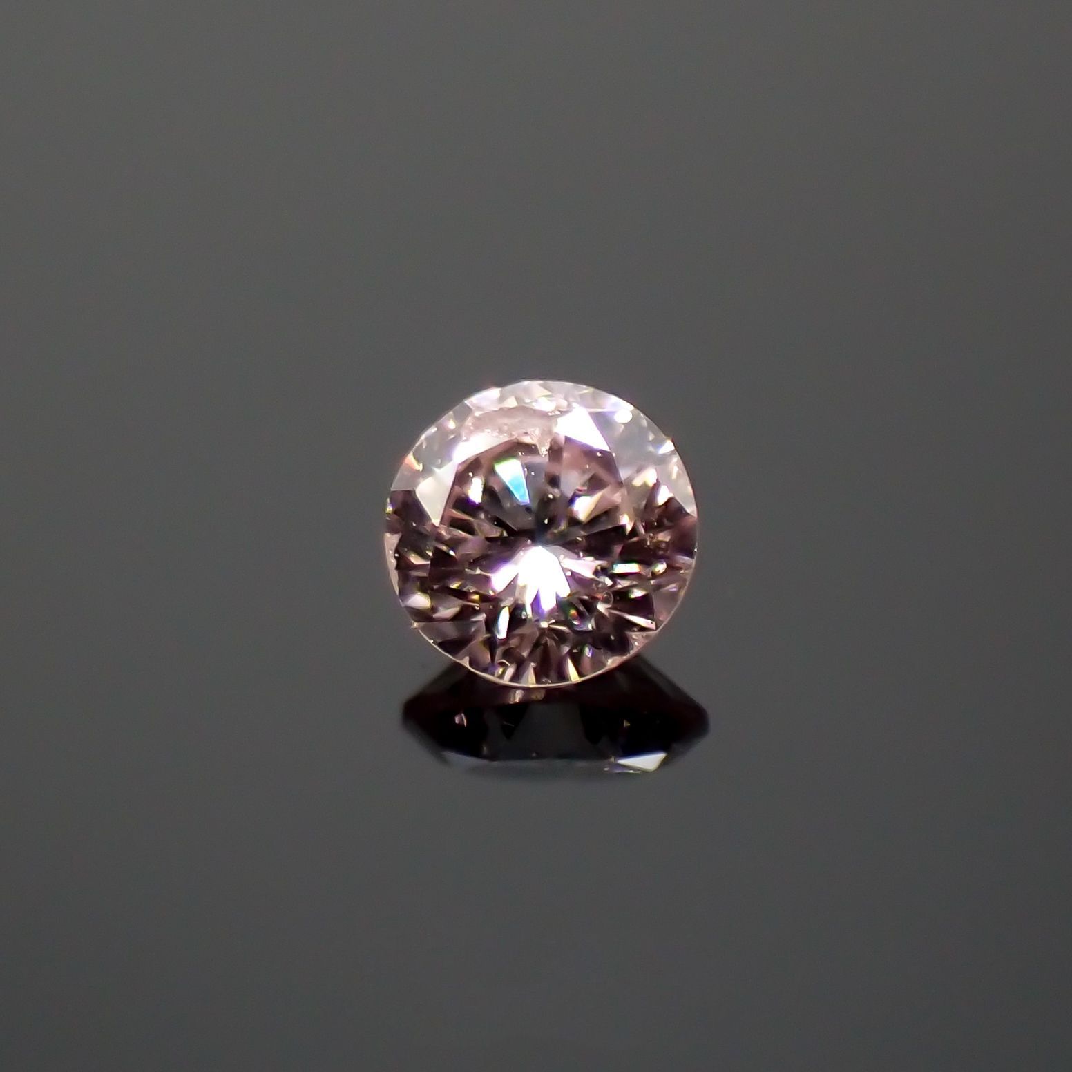 ピンクダイヤモンド(宝石名ダイヤモンド) I-1 / FANCY LIGHT PINK 0.038ct ソ付(CGL)[210812234]2.1×2.1mm前後