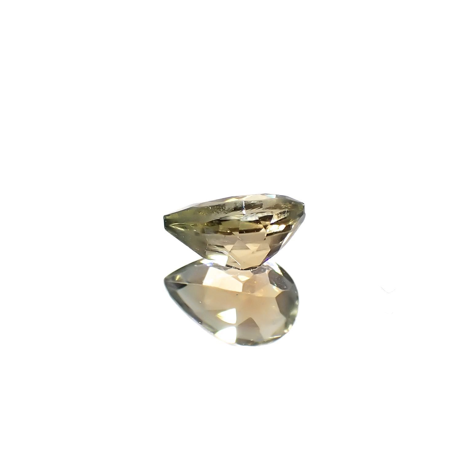 イエロートルマリン ブラジル産 0.47ct / 6.2x4.1mm前後 [260929024]