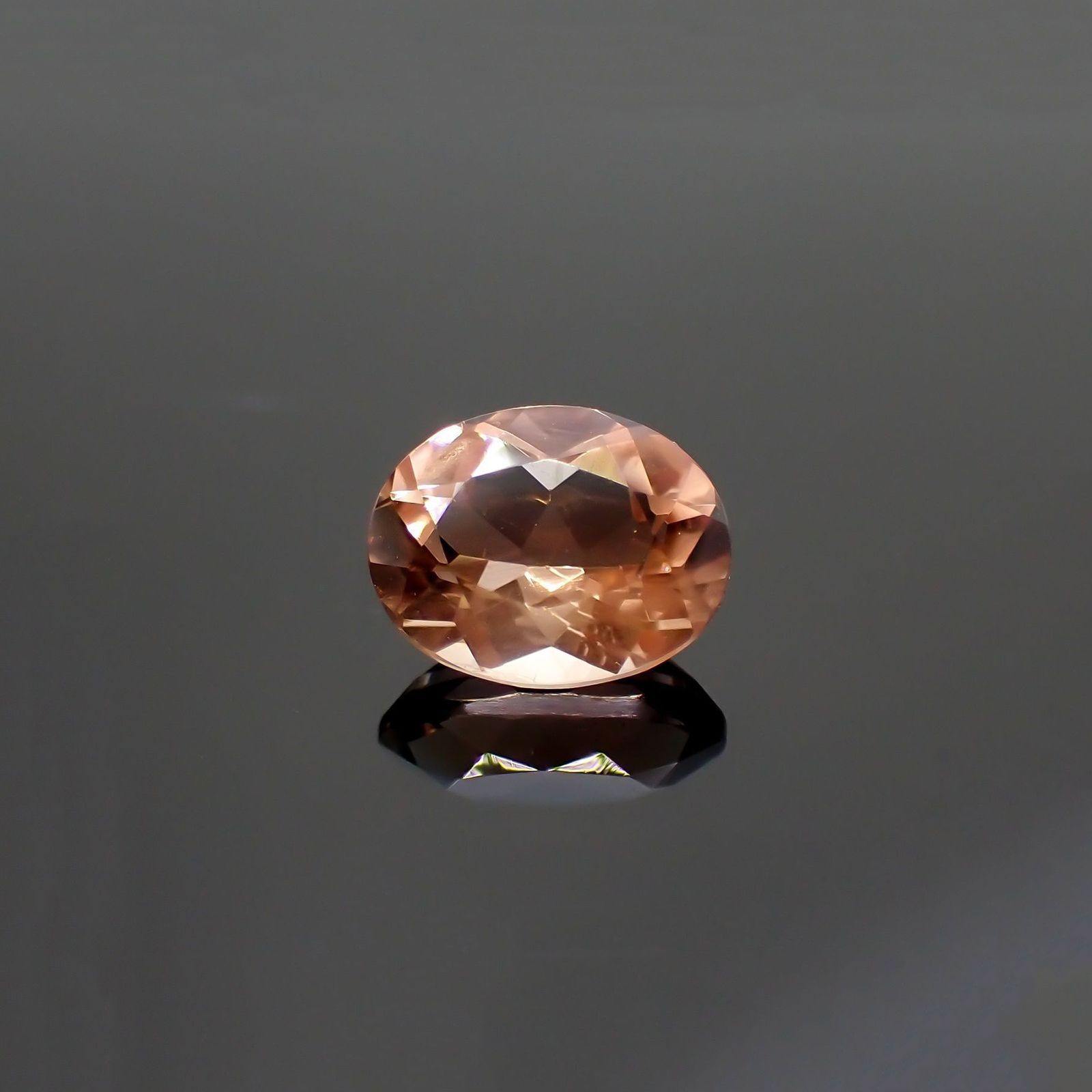 オレゴンサンストーン(宝石名ラブラドライト)アメリカ・オレゴン州産 識別済 1.36ct / 8.2x6.4mm前後 [230421896]