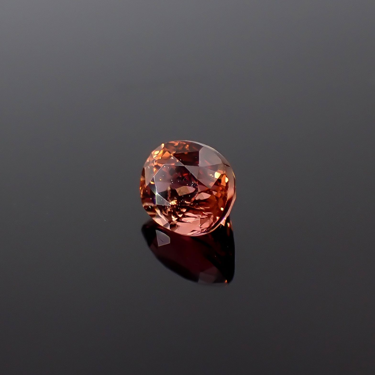 オレンジゾイサイト(宝石名ゾイサイト)タンザニア産 識別済 0.69ct / 5.4x4.4mm前後 [251231473]