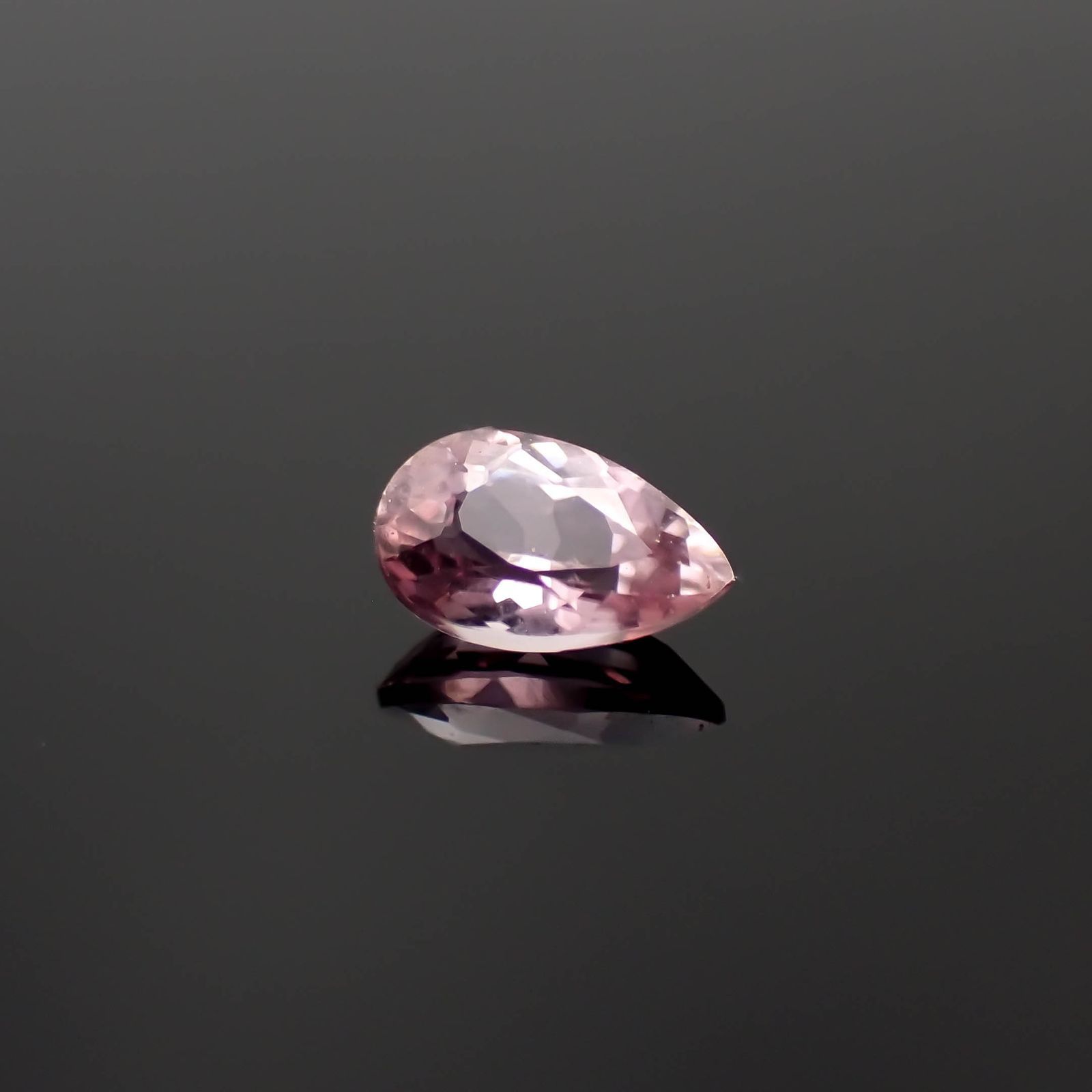 カラーシフト ピンクダイアスポア アフガニスタン産 0.44ct / 6.1x3.7mm前後 [260426986]