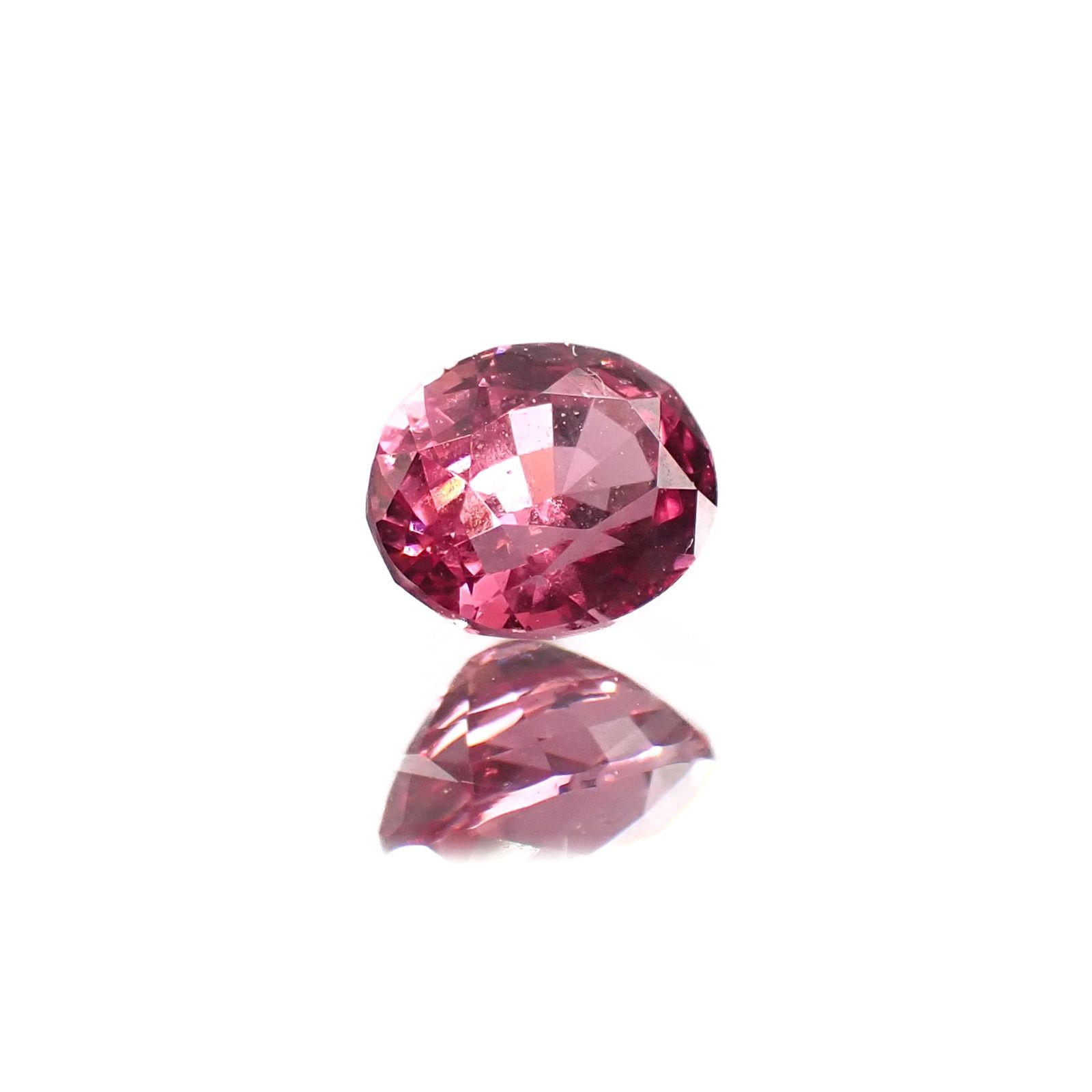 ホットピンクスピネル(宝石名ピンク・スピネル)タンザニア産 識別済 0.52ct / 5.1x4.2mm前後 [220817352]