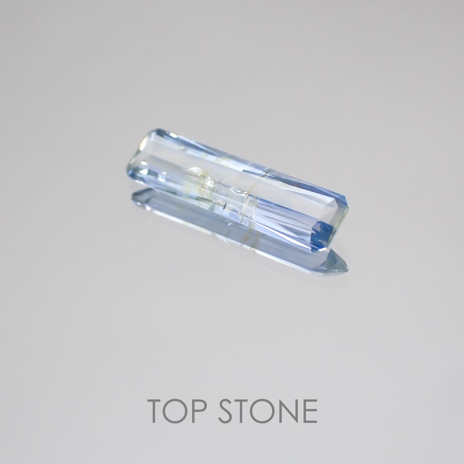 ジェレメジェバイト ナミビア産 原石・結晶 1.23ct ソーティング付[19111629]15.5×4mm前後
