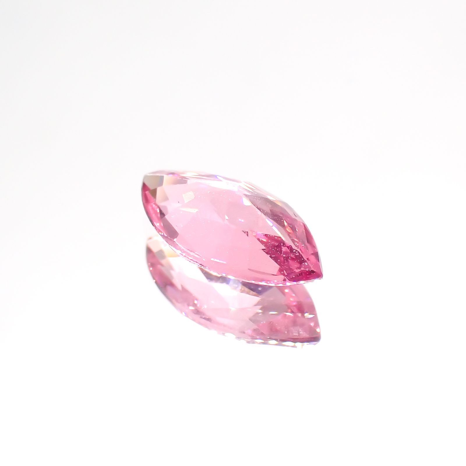 ホットピンクスピネル(宝石名ピンク・スピネル)タンザニア産 1.210ct ソ付(彩珠)[231124094]10x5.2mm前後