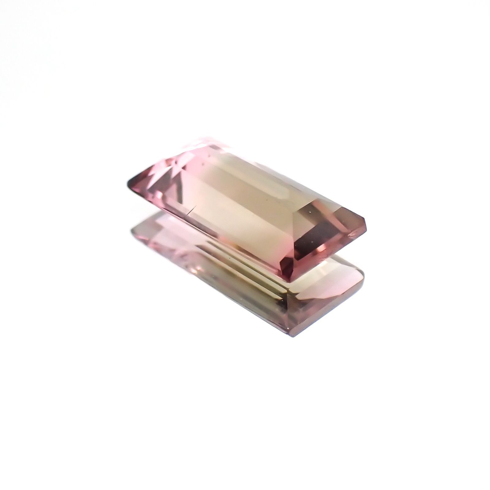 バイカラートルマリン(宝石名バイカラー・トルマリン)ブラジル産 0.70ct 識別済[231124212]8.1x4.3mm前後
