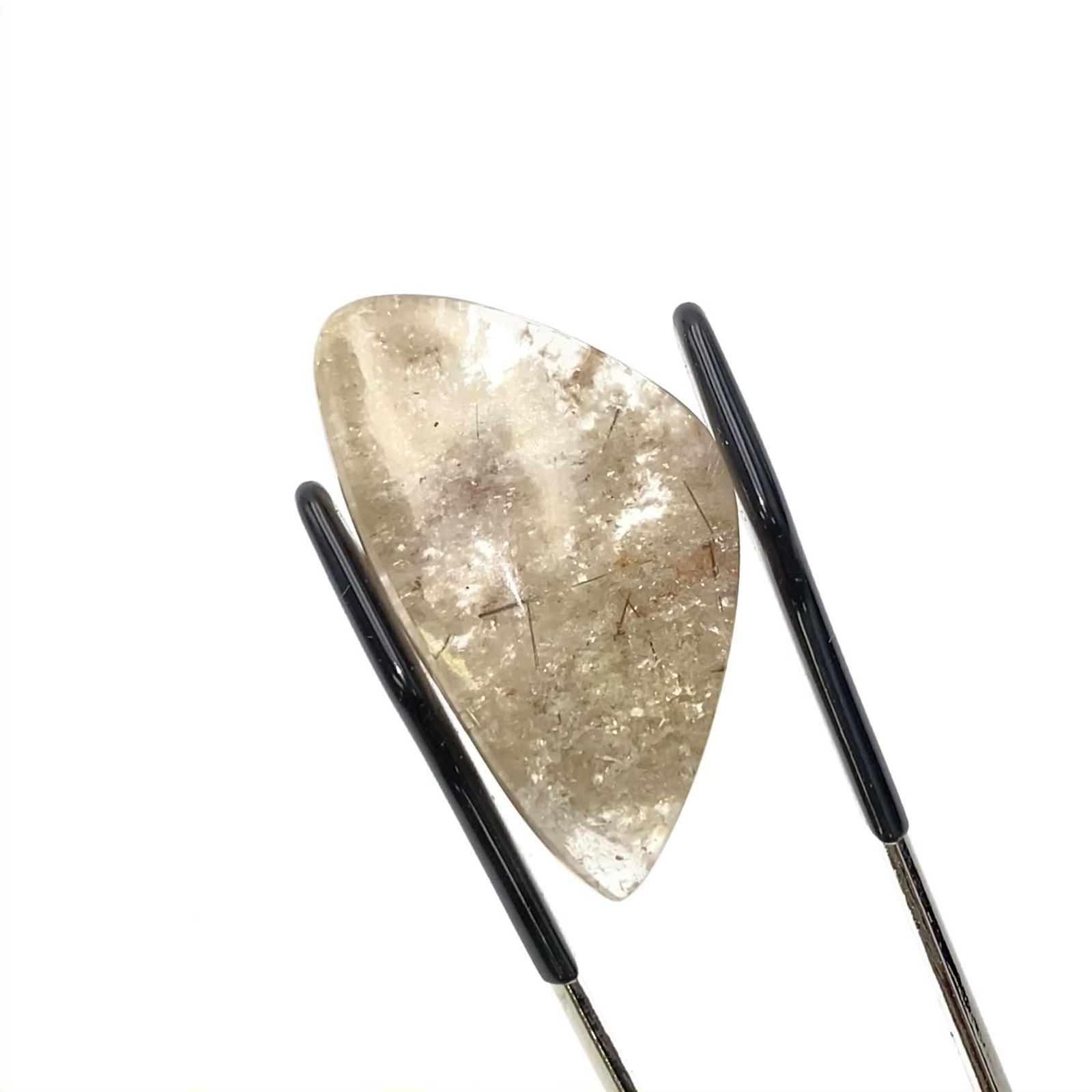 ホワイトガーデンクォーツ ブラジル産 38.93ct / 17.3x31mm前後