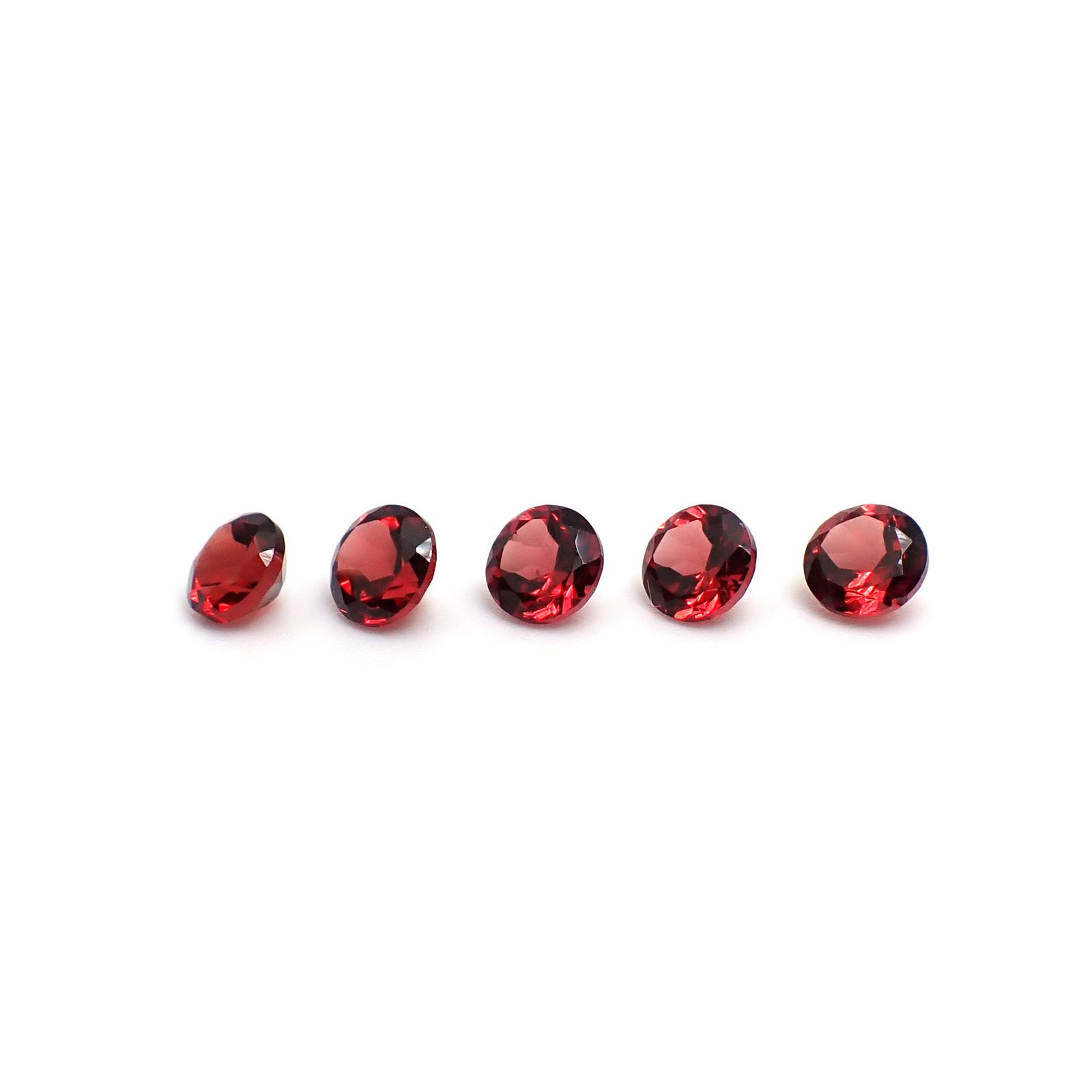 ◇ランダムセレクト◇パイロープアルマンディンガーネット モザンビーク産 約0.30ct / 4x4mm前後 [260532203-PAC]