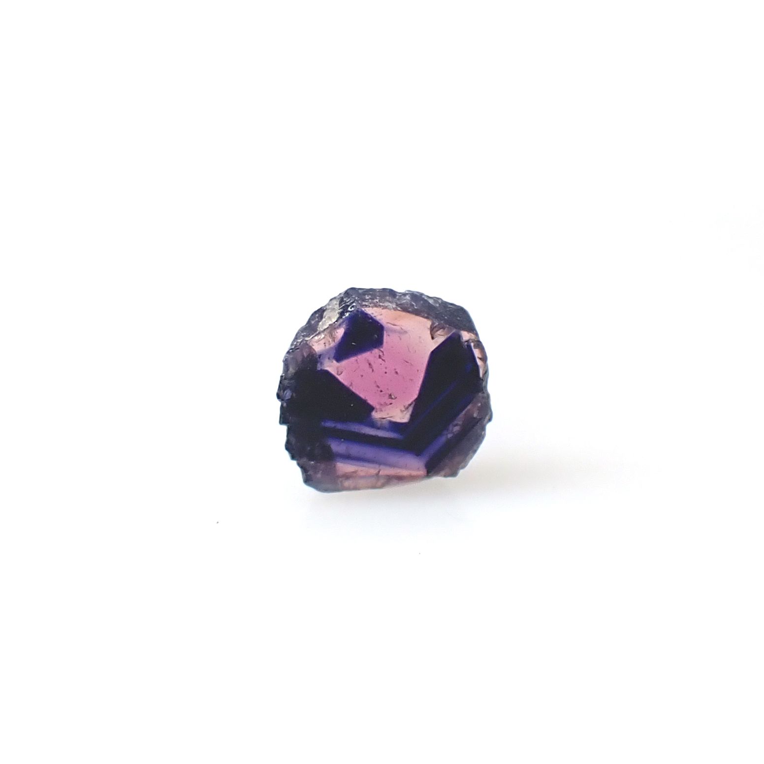 ウィンザーサファイア原石スライス タンザニア・ウィンザー産 0.70ct [250730832]5.4x5.6mm前後
