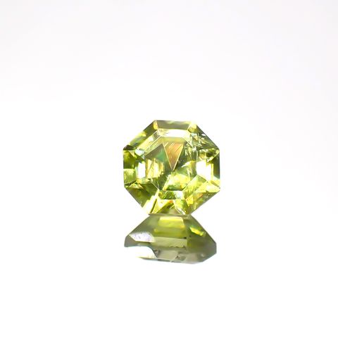 ◇オクタゴンカット◇スフェーン(宝石名スフェーン)マダガスカル産 0.65ct 識別済[231224751]5.1x5.1mm前後