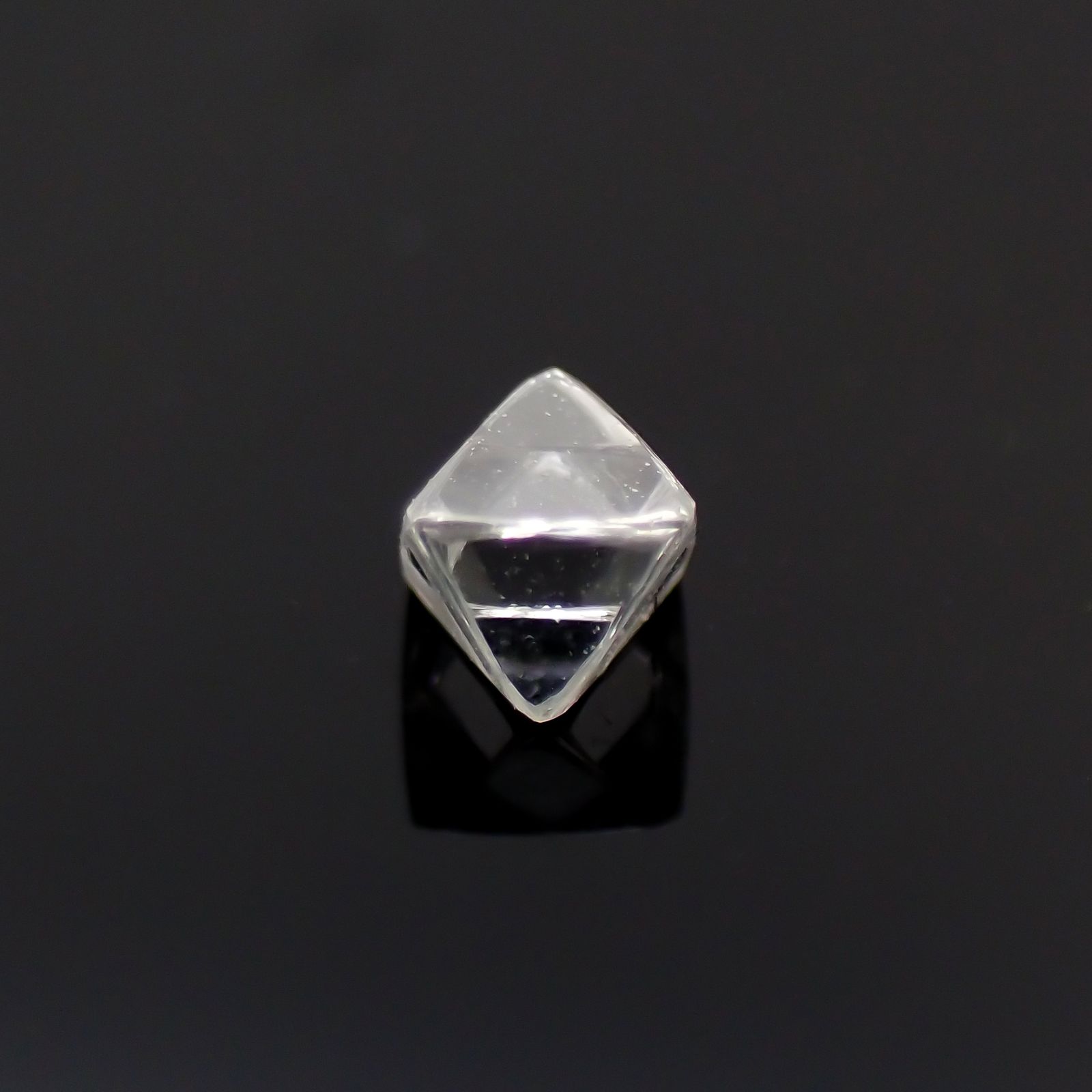 ソーヤブルダイヤモンド 原石(トライゴンあり・薄/Trigon) ロシア産 0.092ct[230923470]2.8x2.8mm前後 | TOP  STONE(トップストーン)