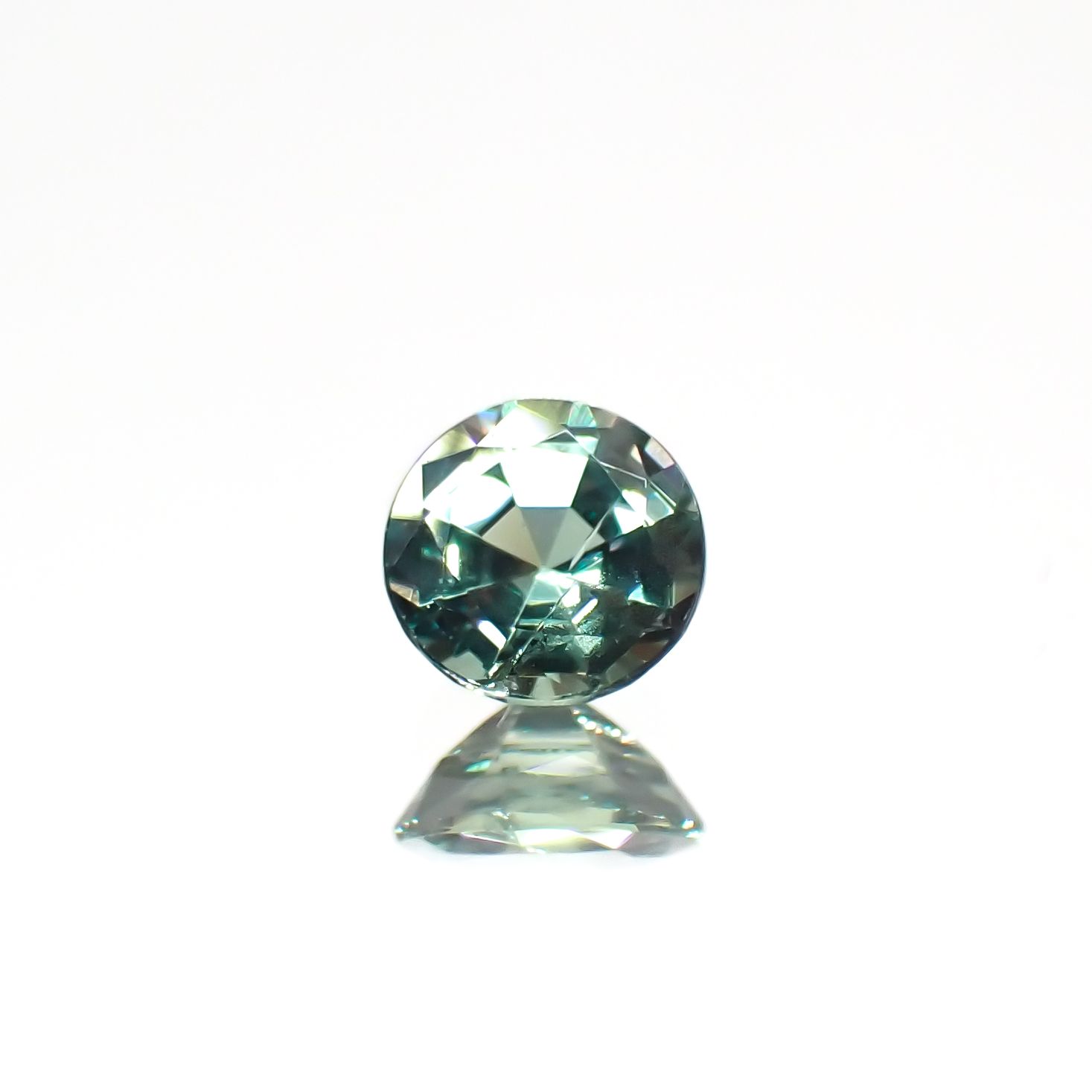 アレキサンドライト(宝石名アレキサンドライト)ブラジル産/EmeraldMains社製 0.167ct ソ付(彩珠)[231224619]3.3x3.2mm前後