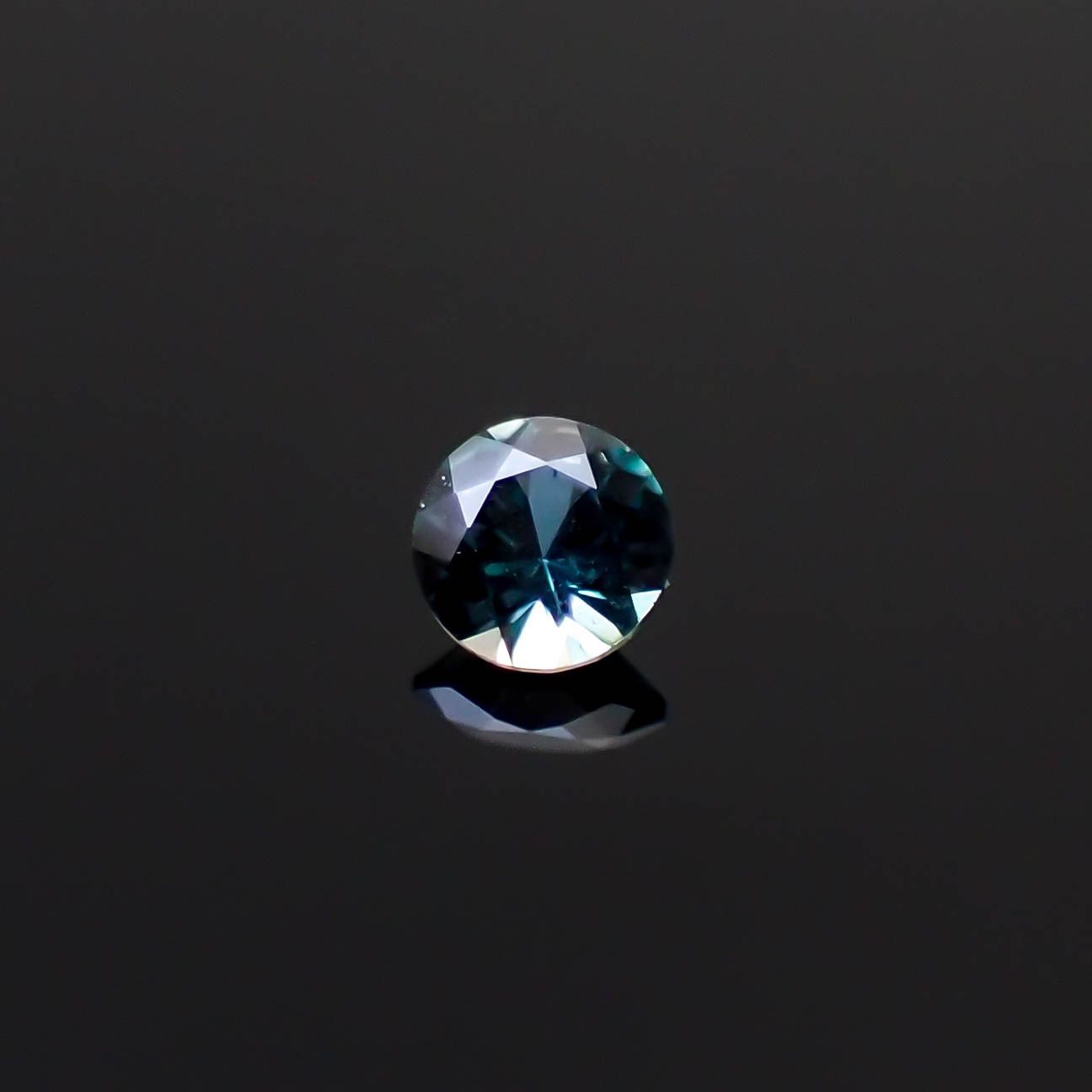 アレキサンドライト ロシア産 0.032ct [250530358]1.9x1.9mm前後