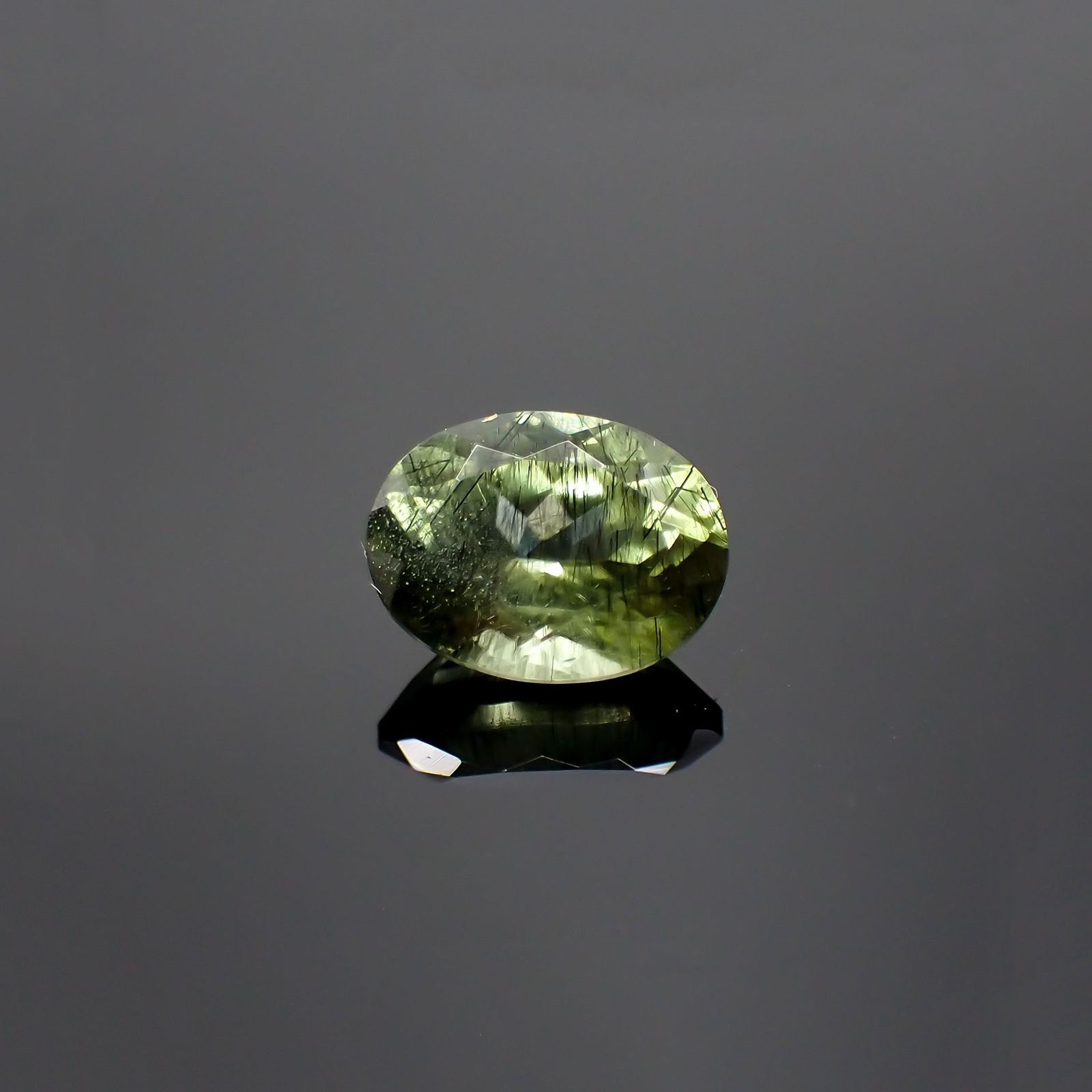 ルドウィジャイトインペリドット(宝石名ルドウィジャイトインペリドット) パキスタン産 識別済 1.52ct / 8x6.2mm前後 [260413493]