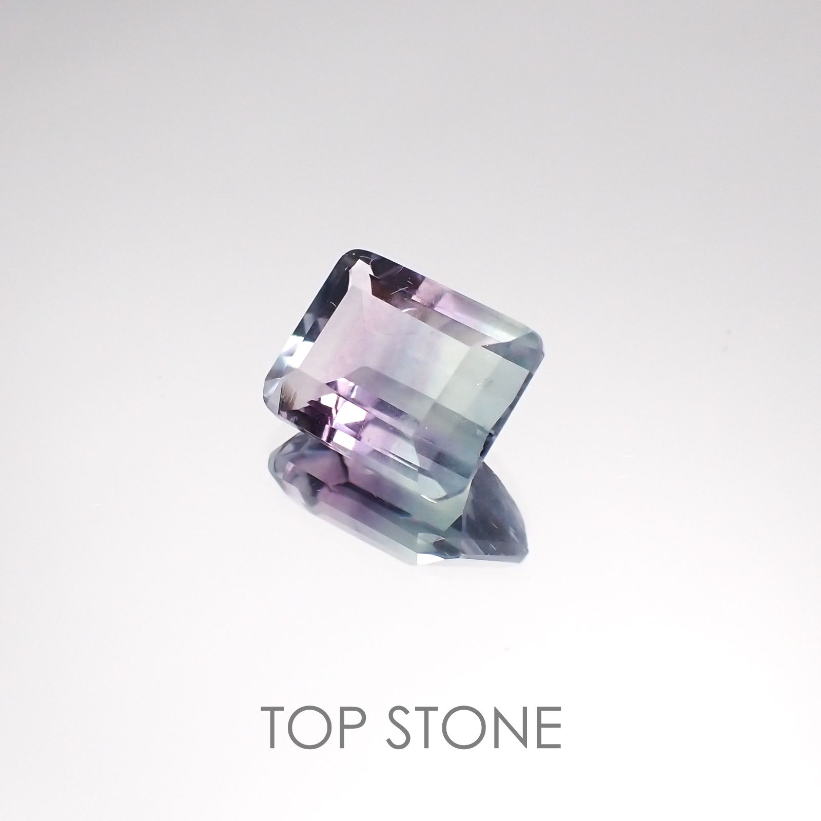 バイカラーフローライト ブラジル産 ルース 3.86ct[20128508]10.1×7.9mm前後