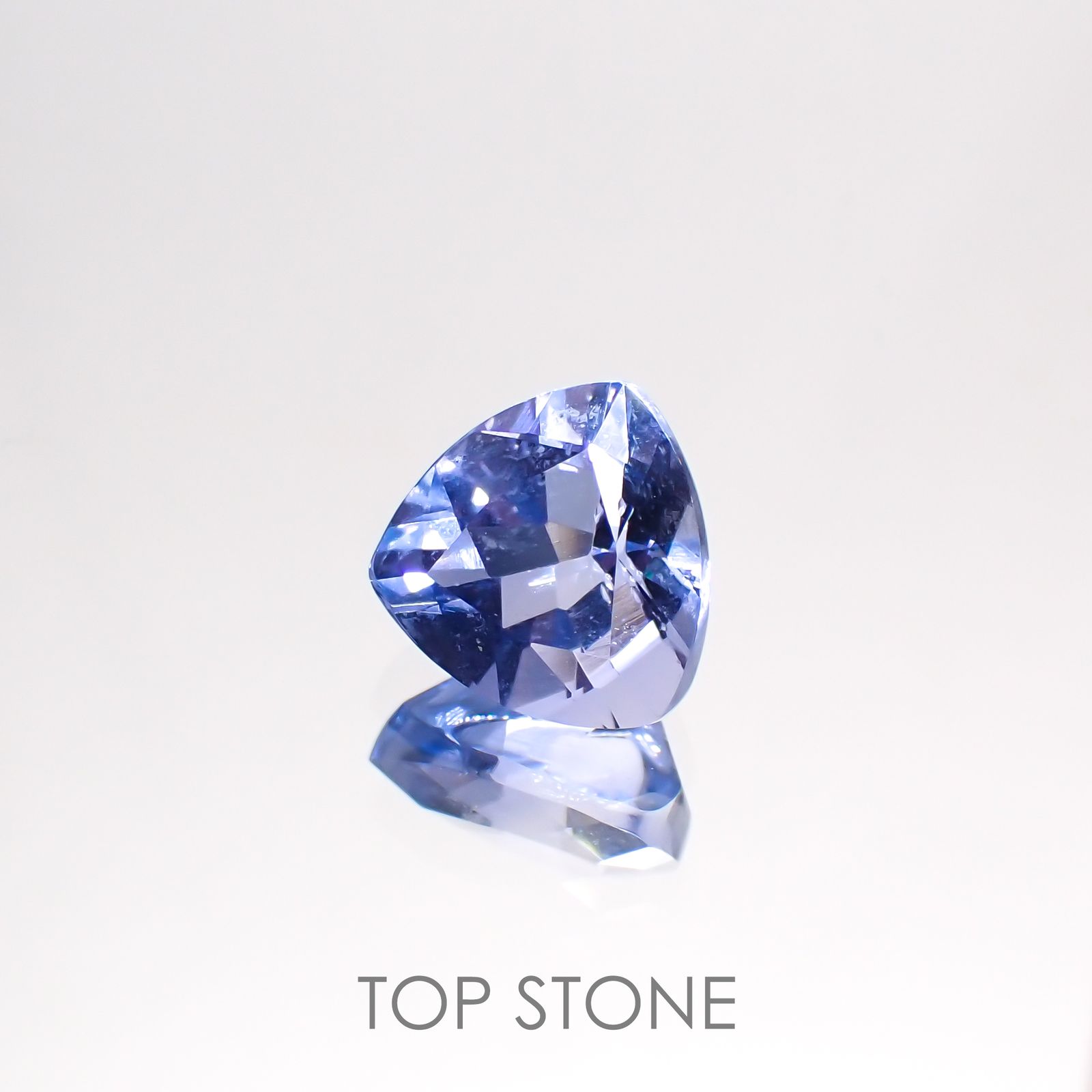 カラーチェンジフローライト(宝石名ブルー・フルオライト)ブラジル産 2.35ct 識別済[220114238]8.1x8mm前後