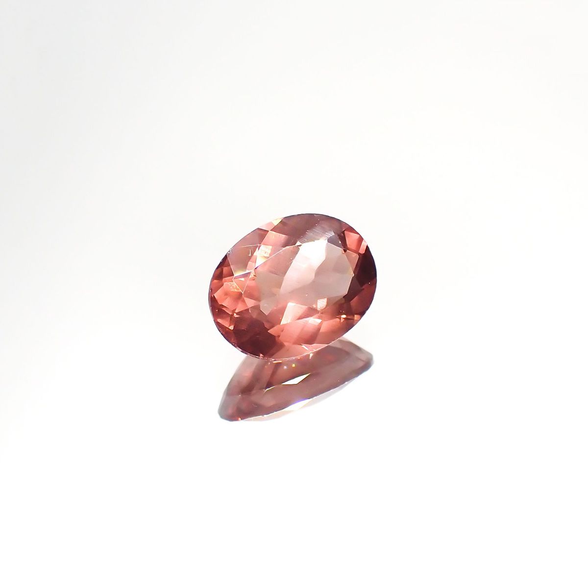 ピンクアパタイト(宝石名アパタイト) ブラジル産 1.51ct 識別済[240212468]8.5×6.5mm前後