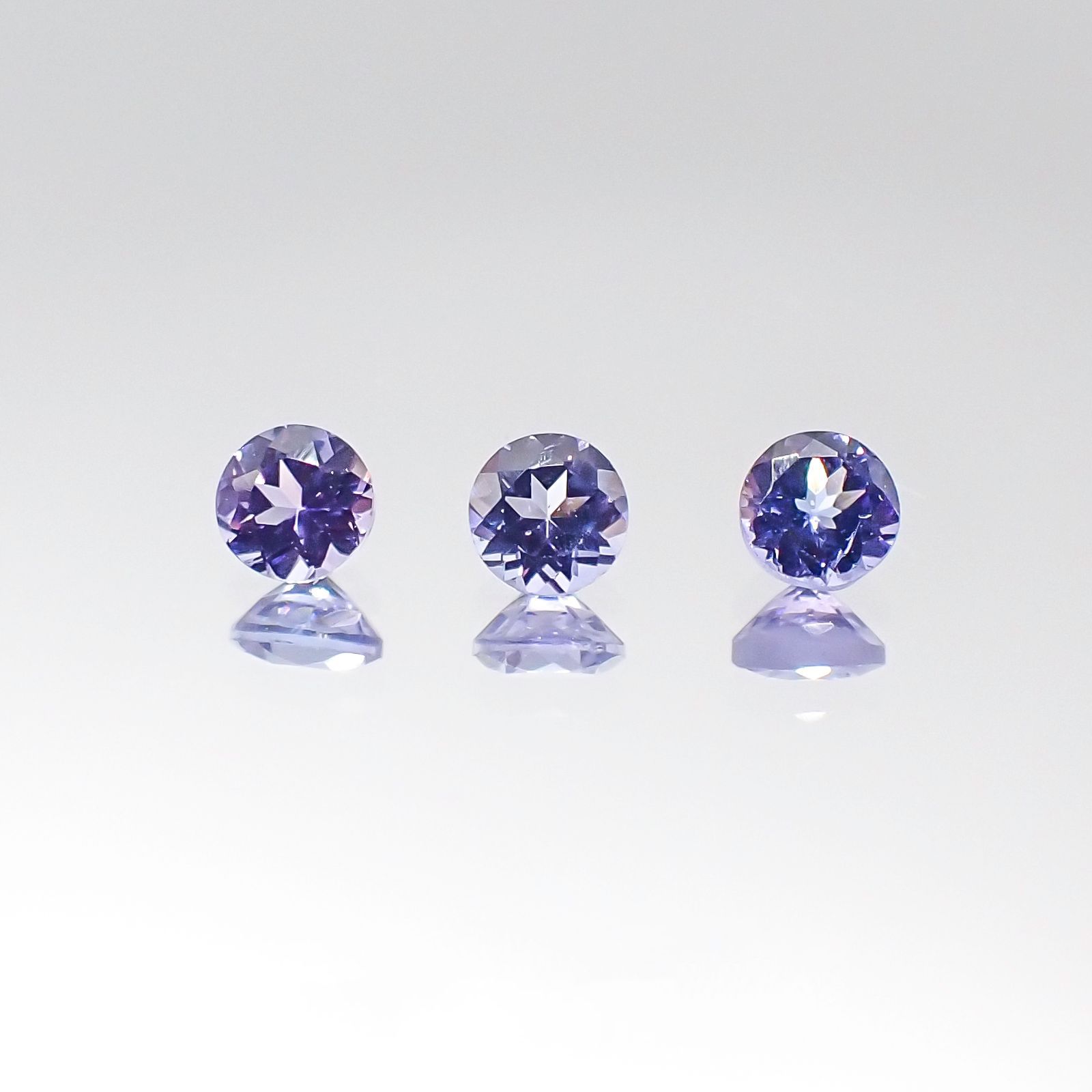 <ランダムセレクト3個セット> タンザナイトSA ラウンドカット タンザニア産 0.30ct前後(3pcs合計)[20096080]3×3mm前後
