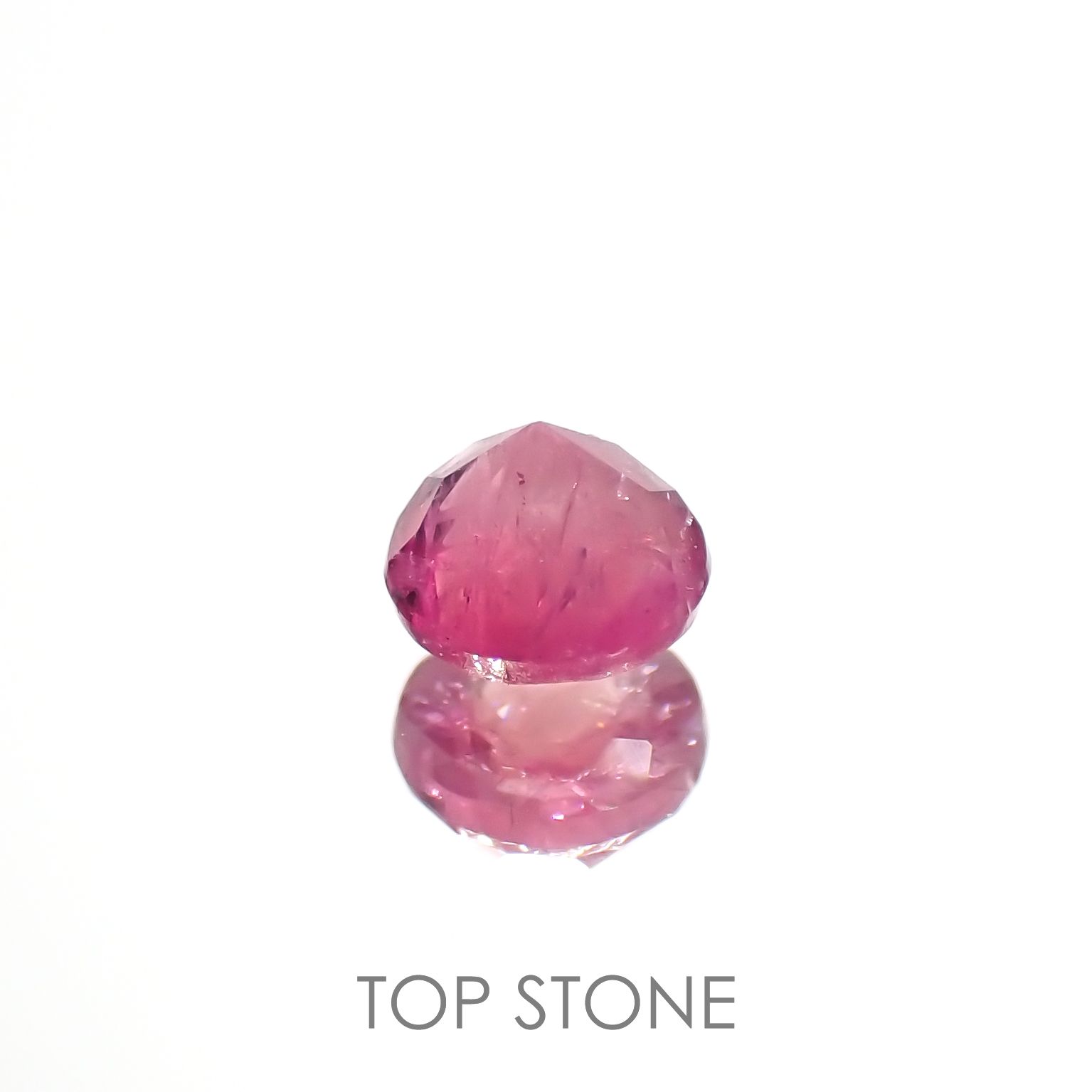 レッドベリル(宝石名レッド・ベリル/ピンク・ベリル)アメリカ・ユタ州産 0.18ct 識別済[220716758]3.5x3.5mm前後