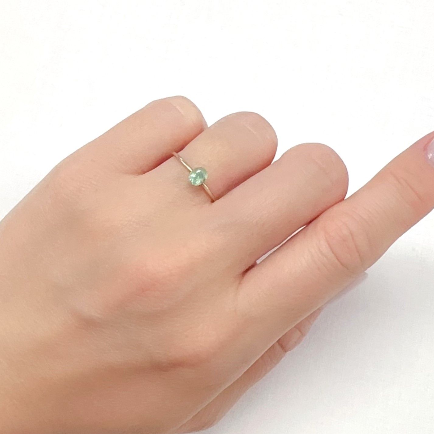 バナジウムコーネルピン(宝石名コーネルピン)タンザニア産 0.43ct 識別済[240326552]4.9x3.9mm前後