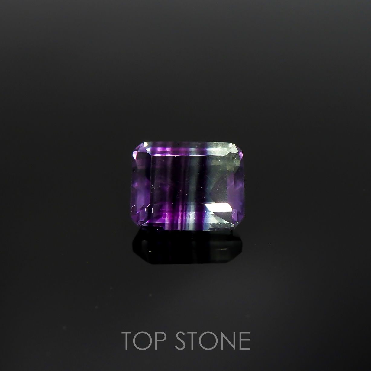 パーティカラーフローライト(宝石名フルオライト)ブラジル産 4.45ct 識別済[220115084]10.1x8.1mm前後
