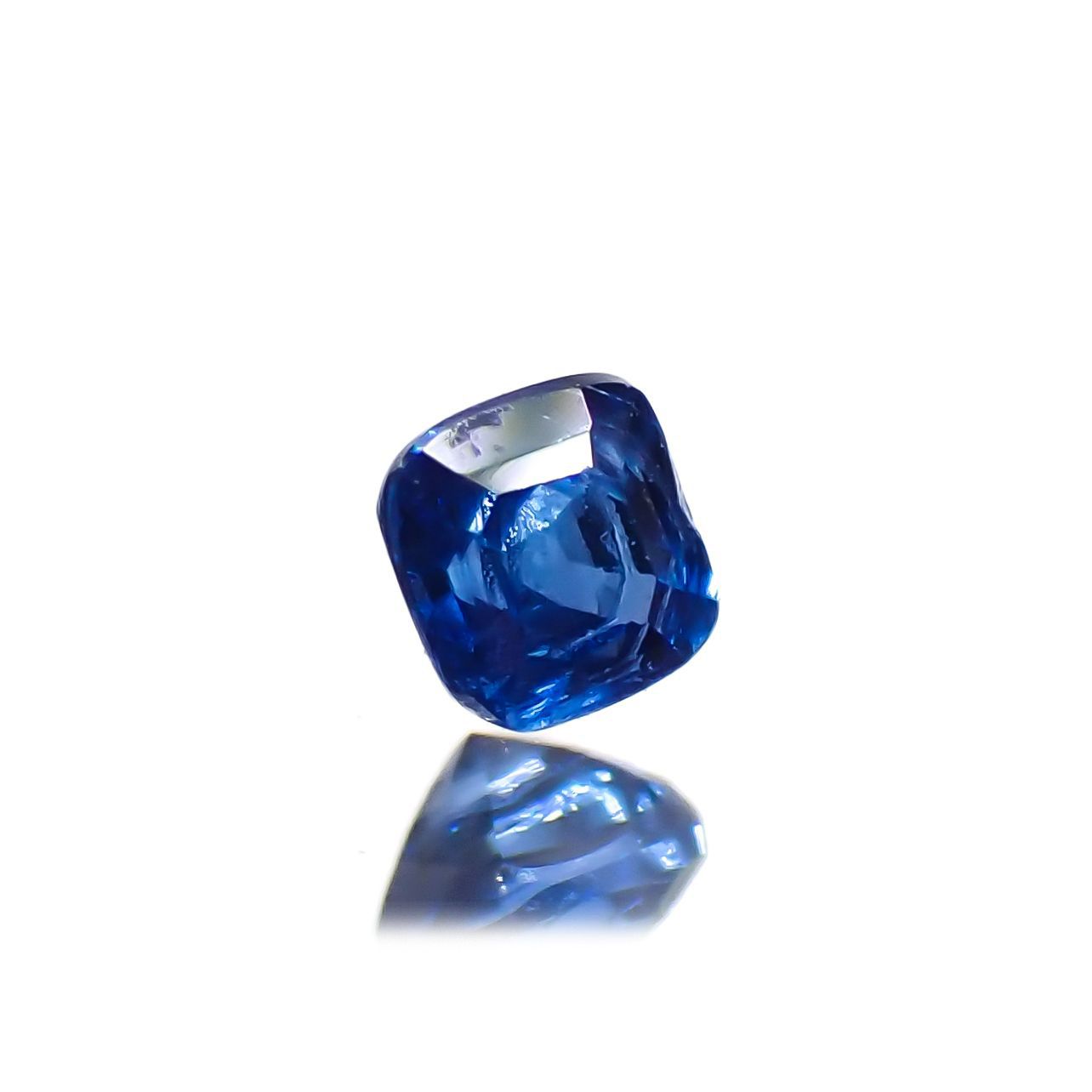 コバルトブルースピネル(宝石名コバルト ブルー・スピネル)ベトナム・ルクイエン産 0.053ct ソ付(彩珠)[221219526]2x1.9mm前後