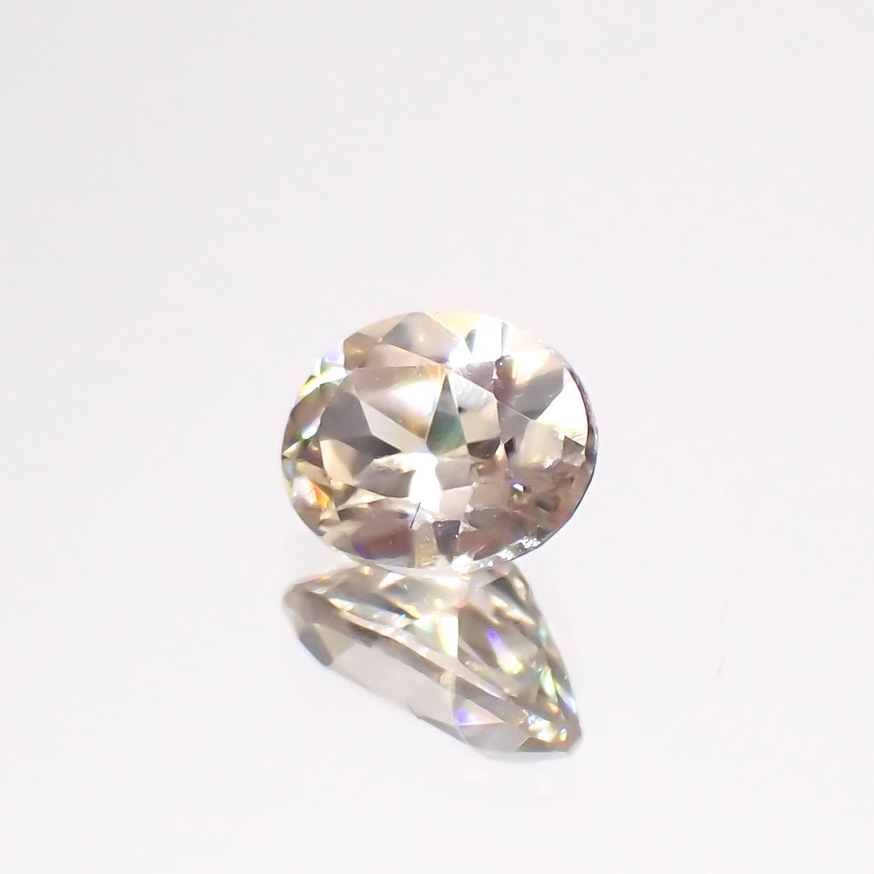 シャンパンカラージルコン(宝石名ジルコン)スリランカ/カンボジア産 0.59ct 識別済[230722984]5.2x4.1mm前後