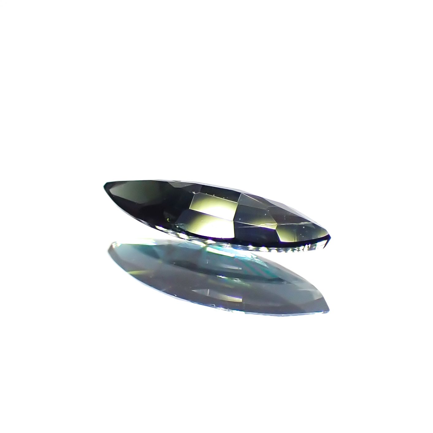セレンディバイト(宝石名セレンディバイト)ミャンマー産 0.136ct ソ付(彩珠)[230923298]6.3x2.3mm前後