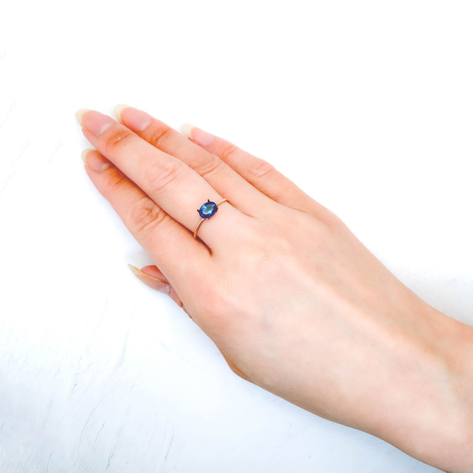ディープブルーアパタイト マダガスカル産 0.74ct / 6.8x5mm前後 [260732597]