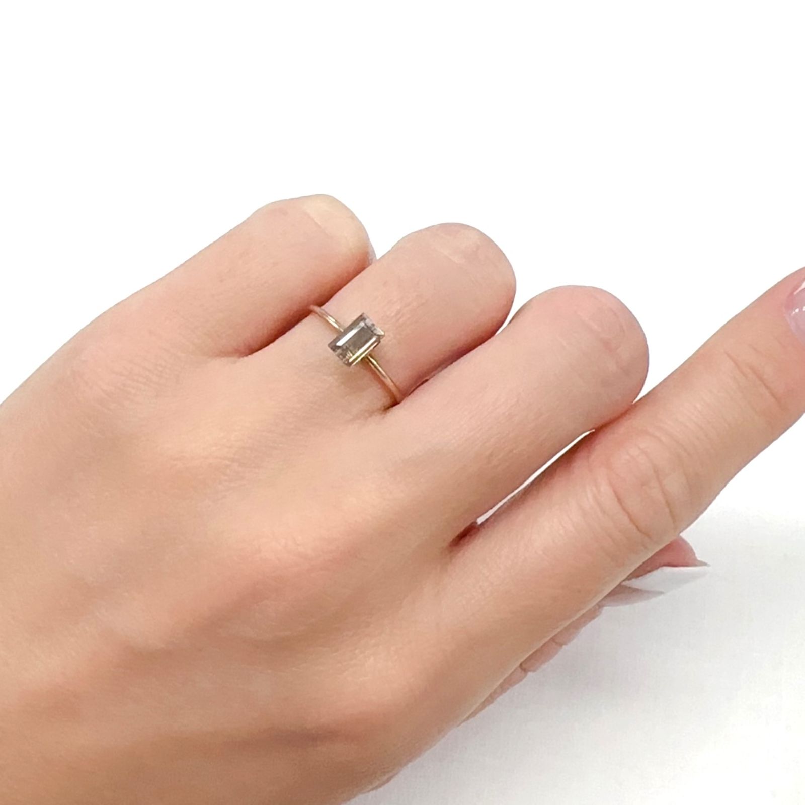 レインボースキャポライト  ブラジル産 0.44ct[240125522]6.2x3.9mm前後