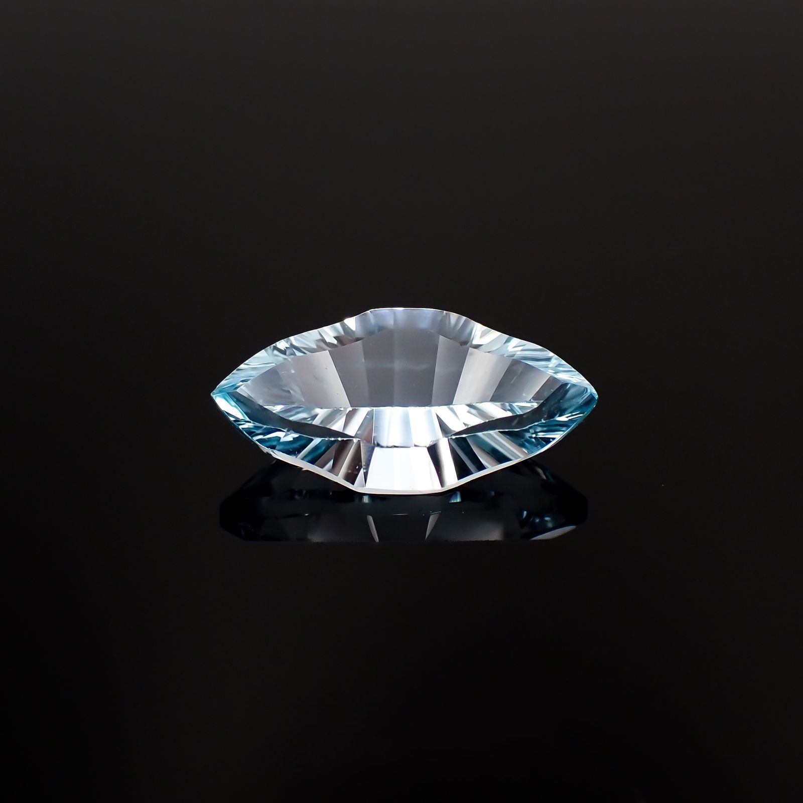 ◇カスタムカット◇ブルートパーズ ブラジル産 3.07ct [251219370]14.1x6.9mm前後