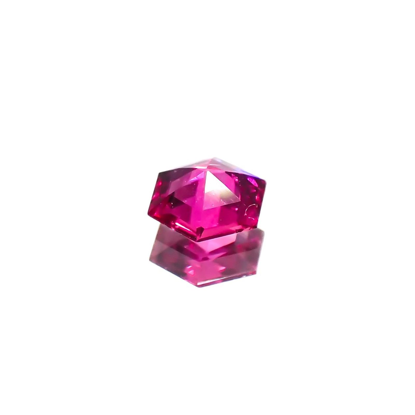 ◇ヘキサゴンカット◇ルビー 非加熱 モザンビーク産 0.18ct / 3.5x3.5mm前後 [240427107]