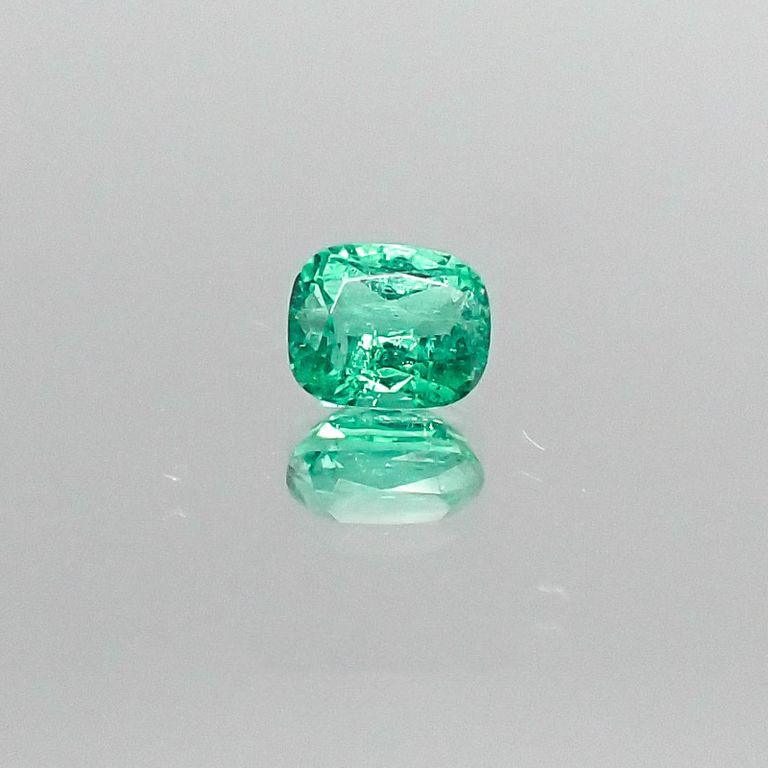 パライバトルマリン(宝石名トルマリン/別名パライバ・トルマリン) ブラジル産 0.409ct ソ付(宝貴協)[20052683]4.8×4.0mm前後