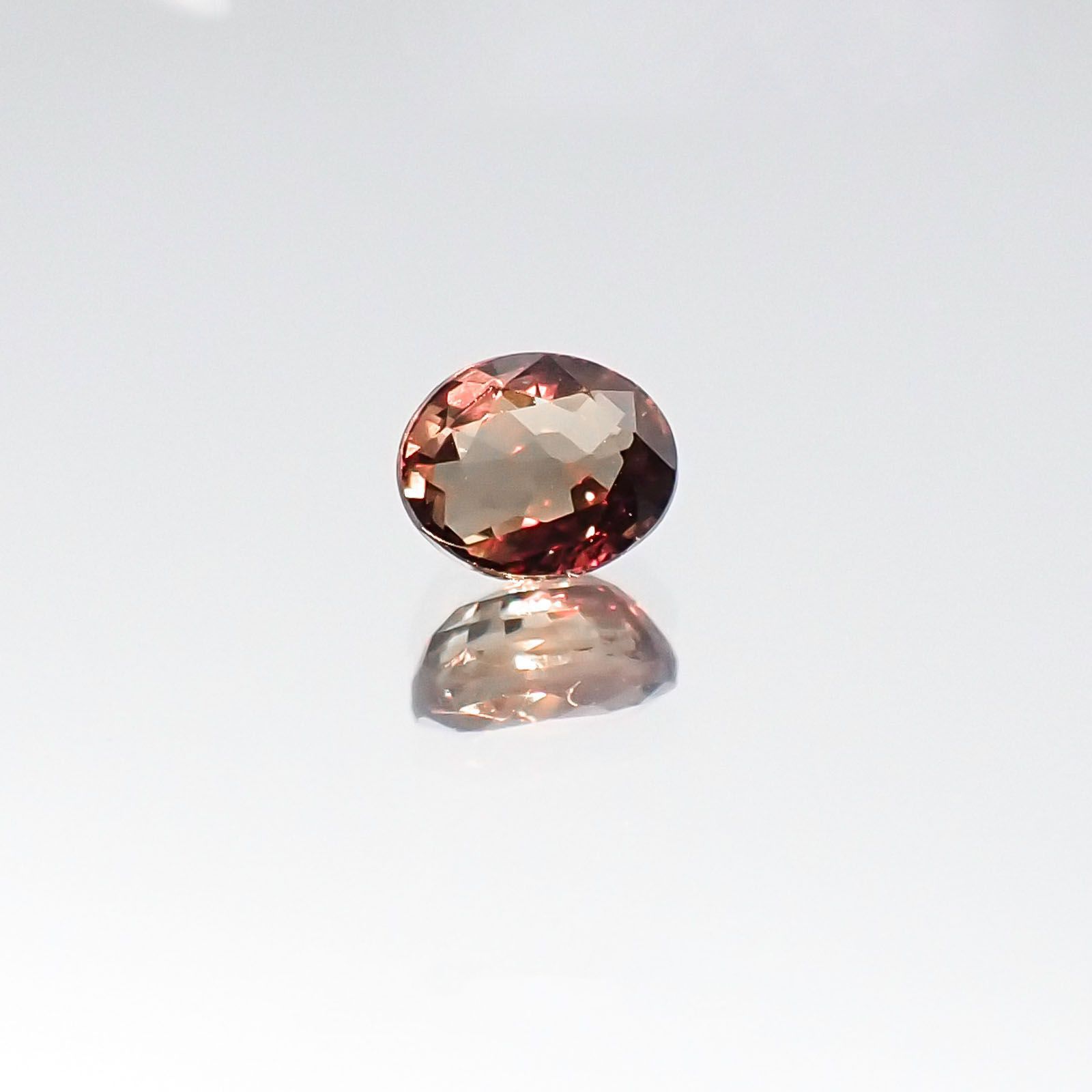 カラーチェンジサファイア 非加熱(宝石名サファイア)タンザニア産 0.38ct 識別済[231023982]4.3x3.5mm前後