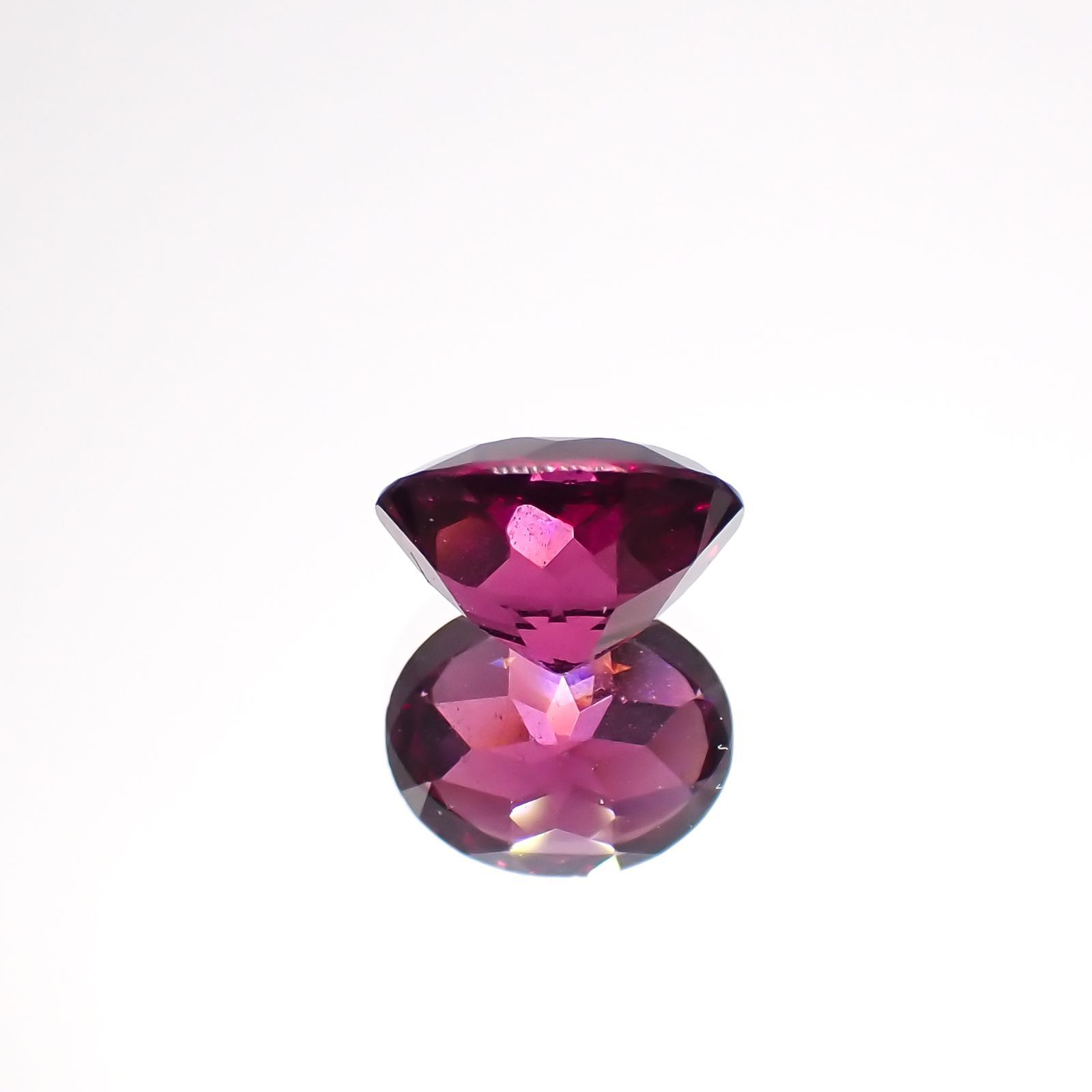 ロードライトガーネット(宝石名ロードライト・ガーネット)ブラジル産 1.93ct 識別済[220717058]8.1x6.4mm前後
