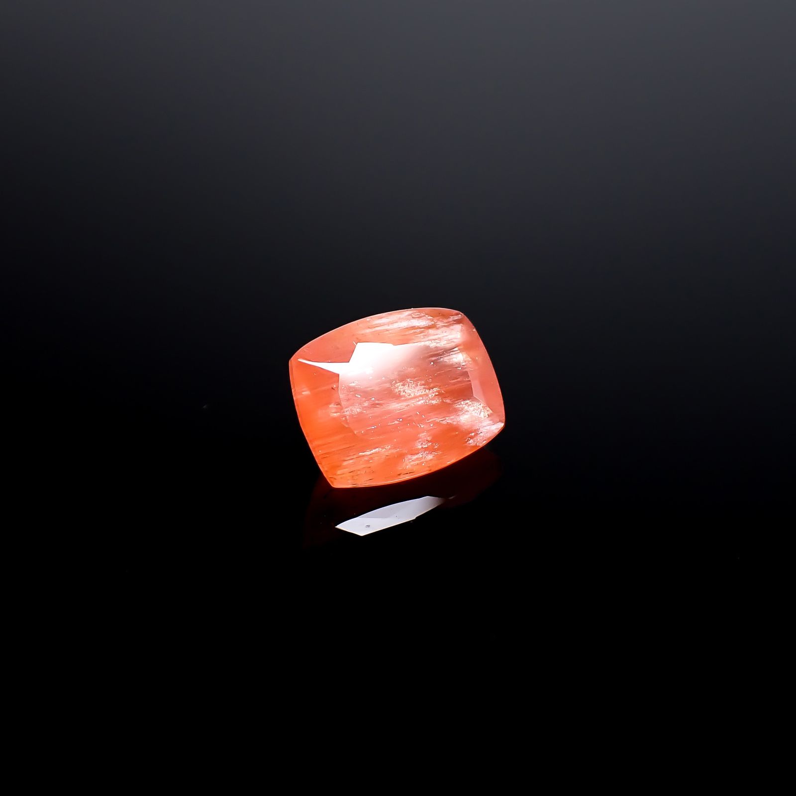 サンストーンスキャポライト(宝石名シーン・スキャポライト)タンザニア産 識別済 3.56ct / 11.2x8.7mm前後 [260832728]