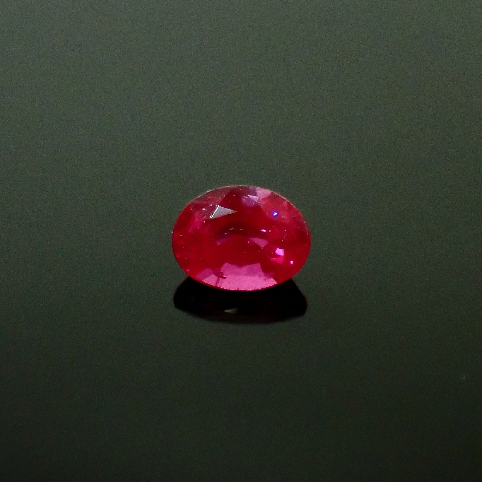 ウィンザーサファイア タンザニア・ウィンザー産 0.25ct [250730829]4.1x3.1mm前後