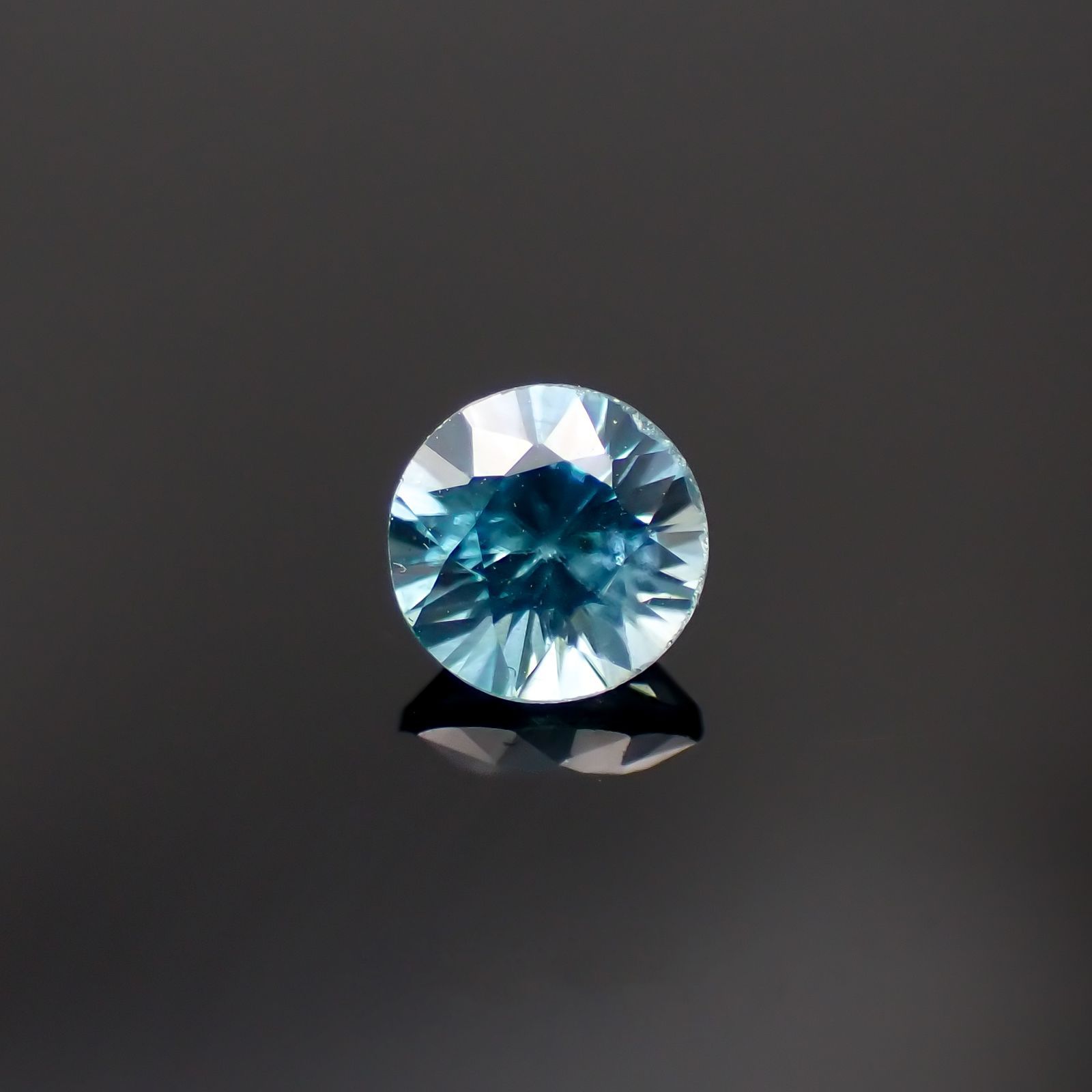 ブルージルコン カンボジア産 0.74ct[230220510]5x4.9mm前後