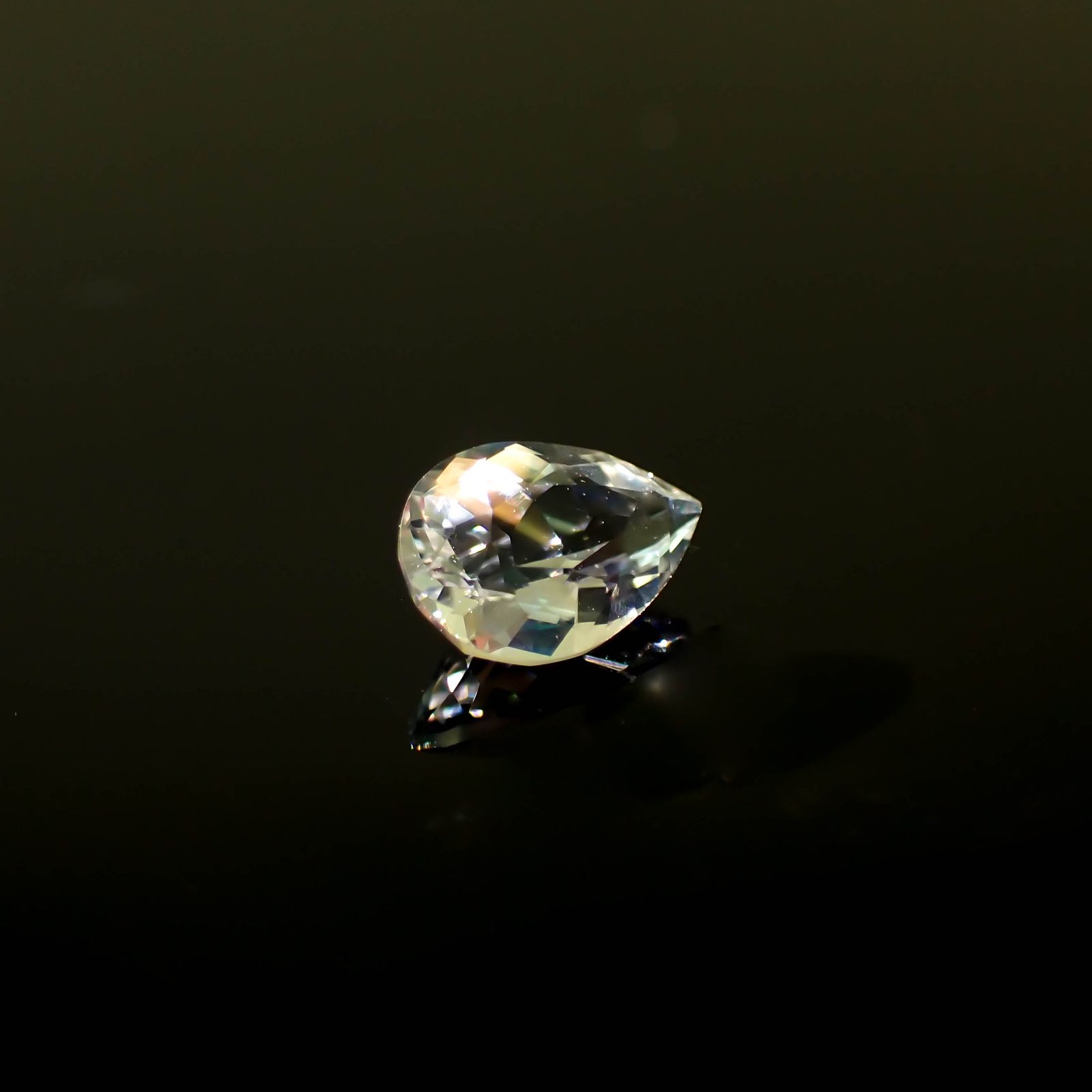 レインボームーンストーン ザンビア産 0.60ct[231224802]7x5mm前後