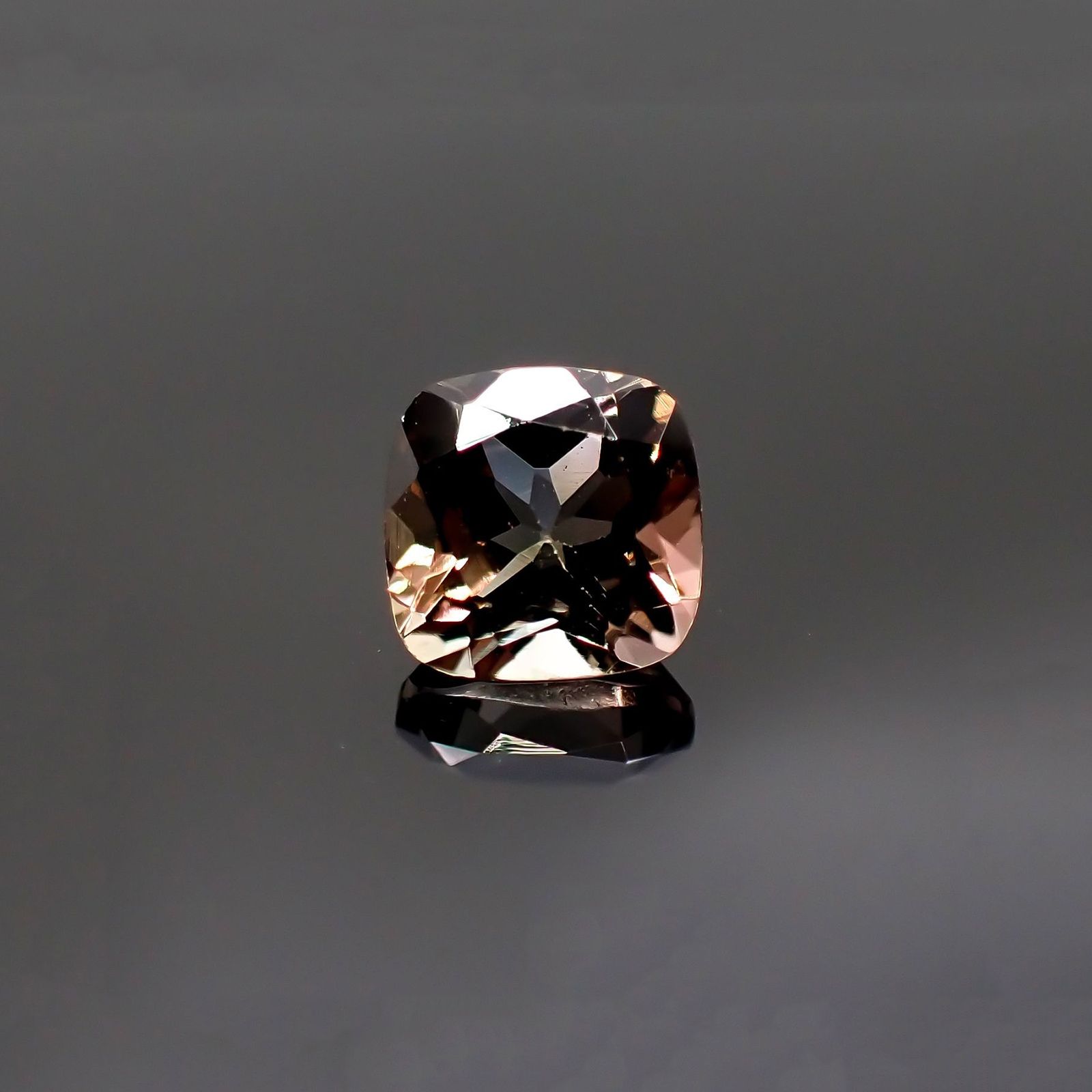 バイカラートルマリン(宝石名バイカラー・トルマリン) コンゴ民主共和国産 1.281ct ソ付(彩珠)[211013609]6.5×6.5mm前後