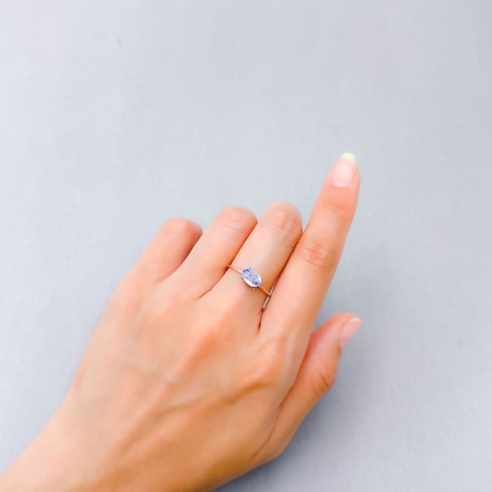 ラズライトインソーダライト フルオレッセンス アフガニスタン産 0.58ct [250530466]7.2x4.7mm前後