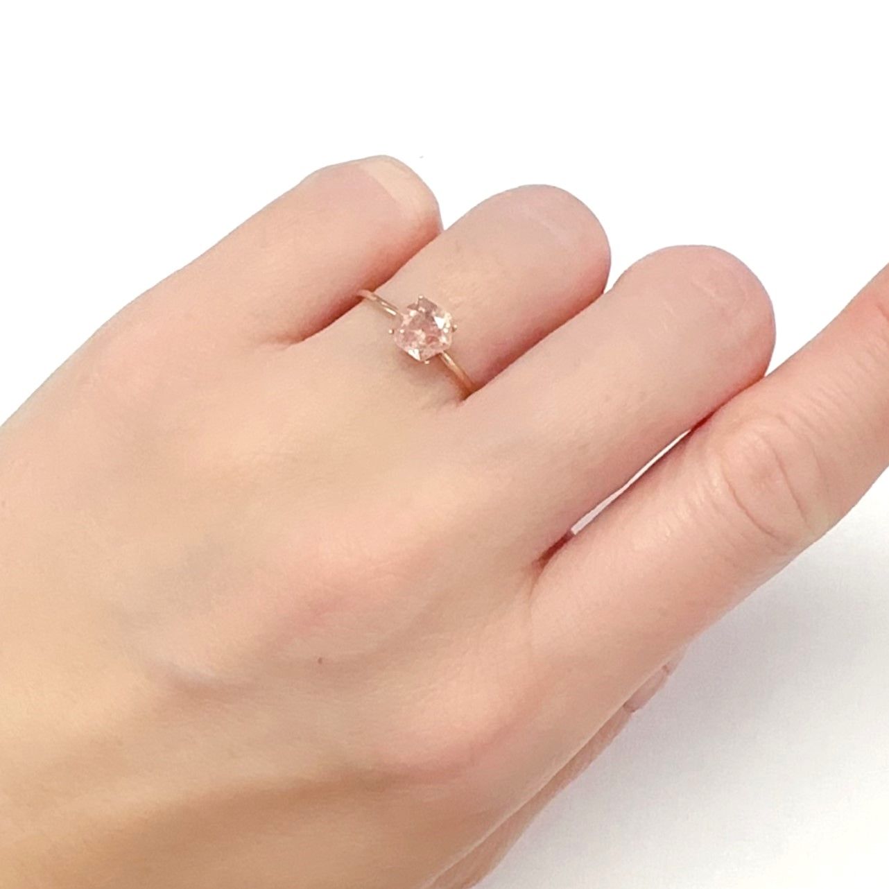 ◇ヘキサゴンカット◇ストロベリークォーツ カザフスタン産 0.77ct[240125488]5.7x5.6mm前後